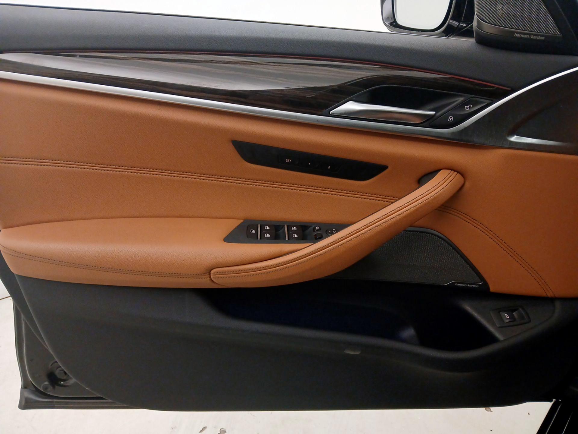 Thumbnail: 2021 BMW 5 Series - 12