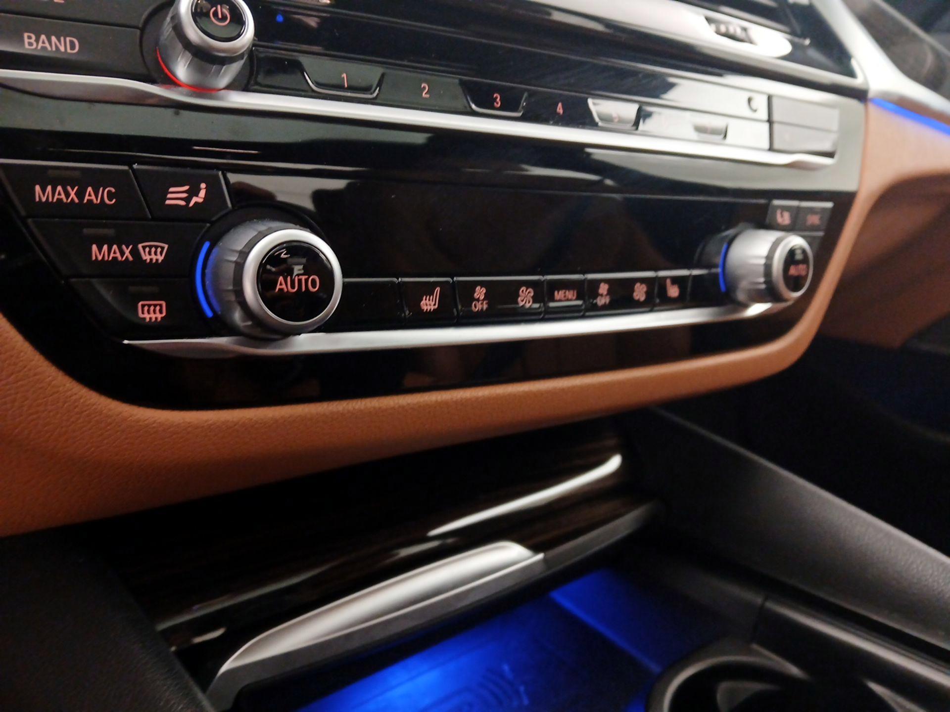 Thumbnail: 2021 BMW 5 Series - 17