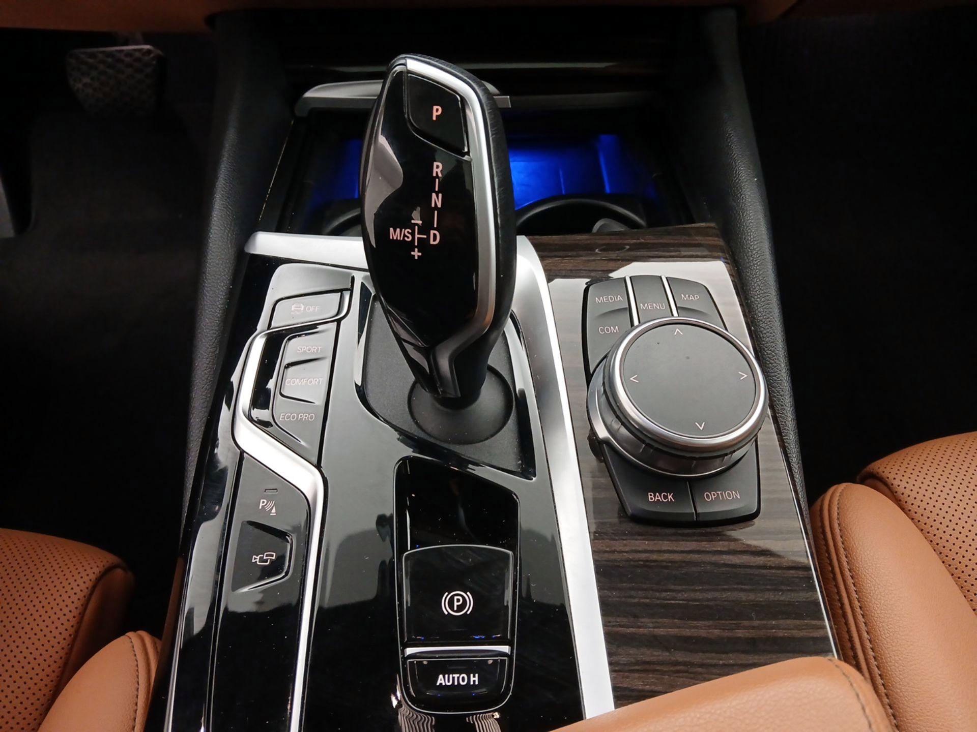 Thumbnail: 2021 BMW 5 Series - 18