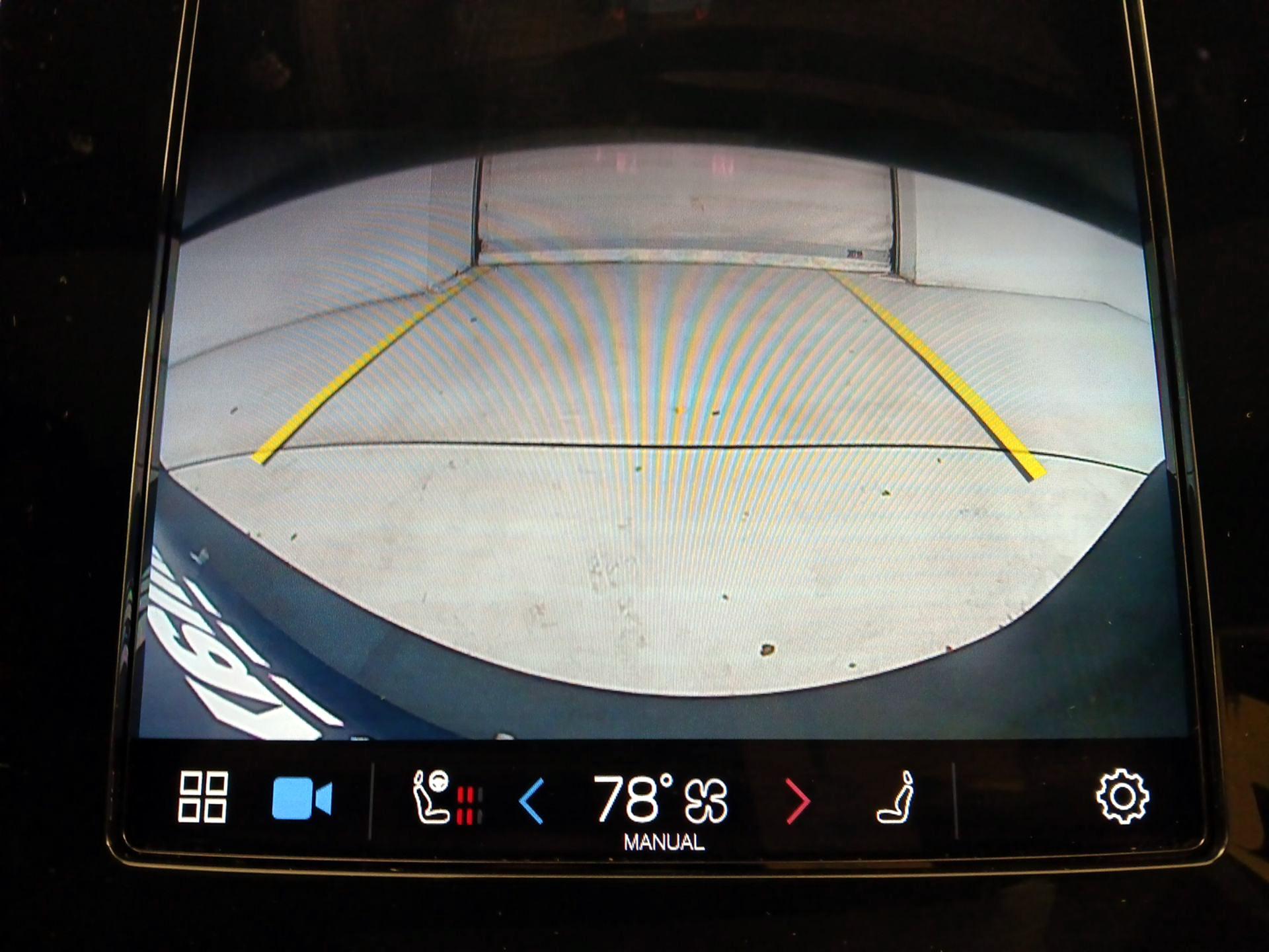 Thumbnail: 2021 Volvo XC40 - 15