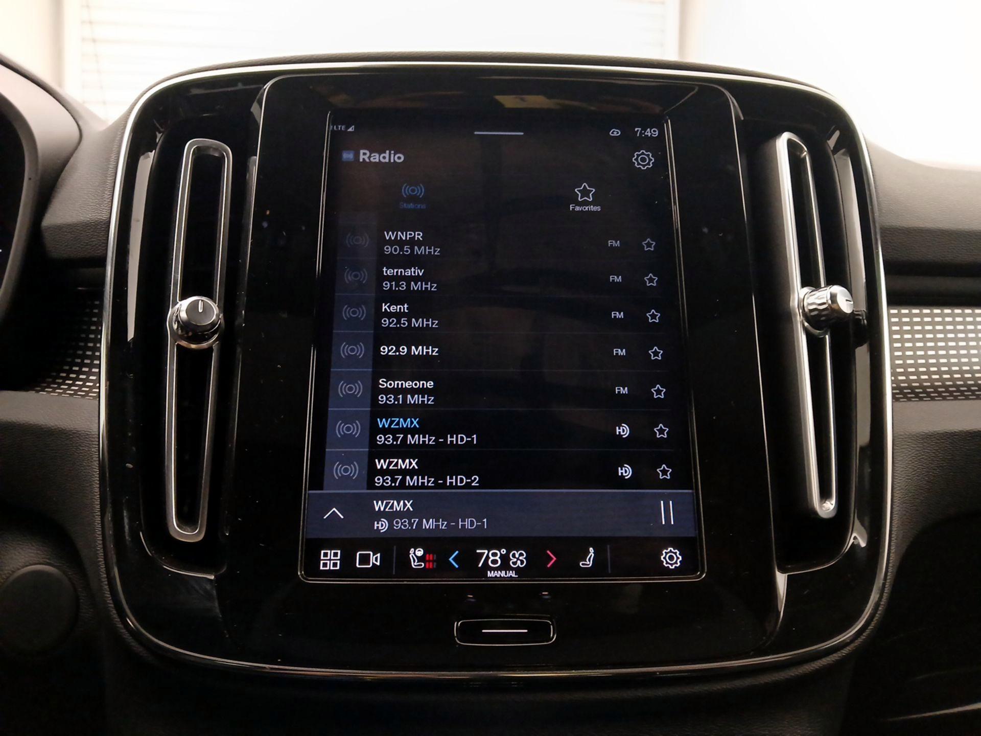 Thumbnail: 2021 Volvo XC40 - 16