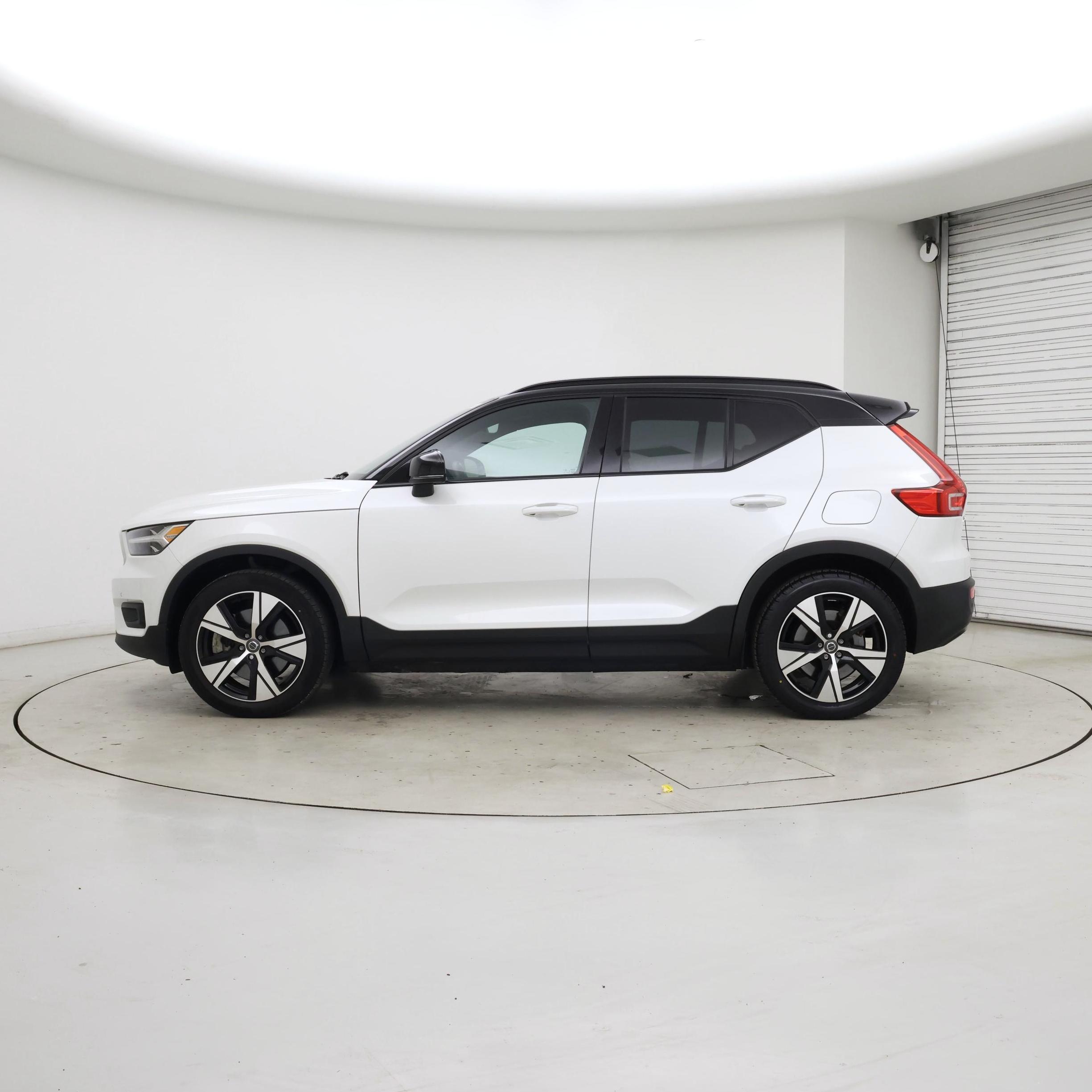 Thumbnail: 2021 Volvo XC40 - 3