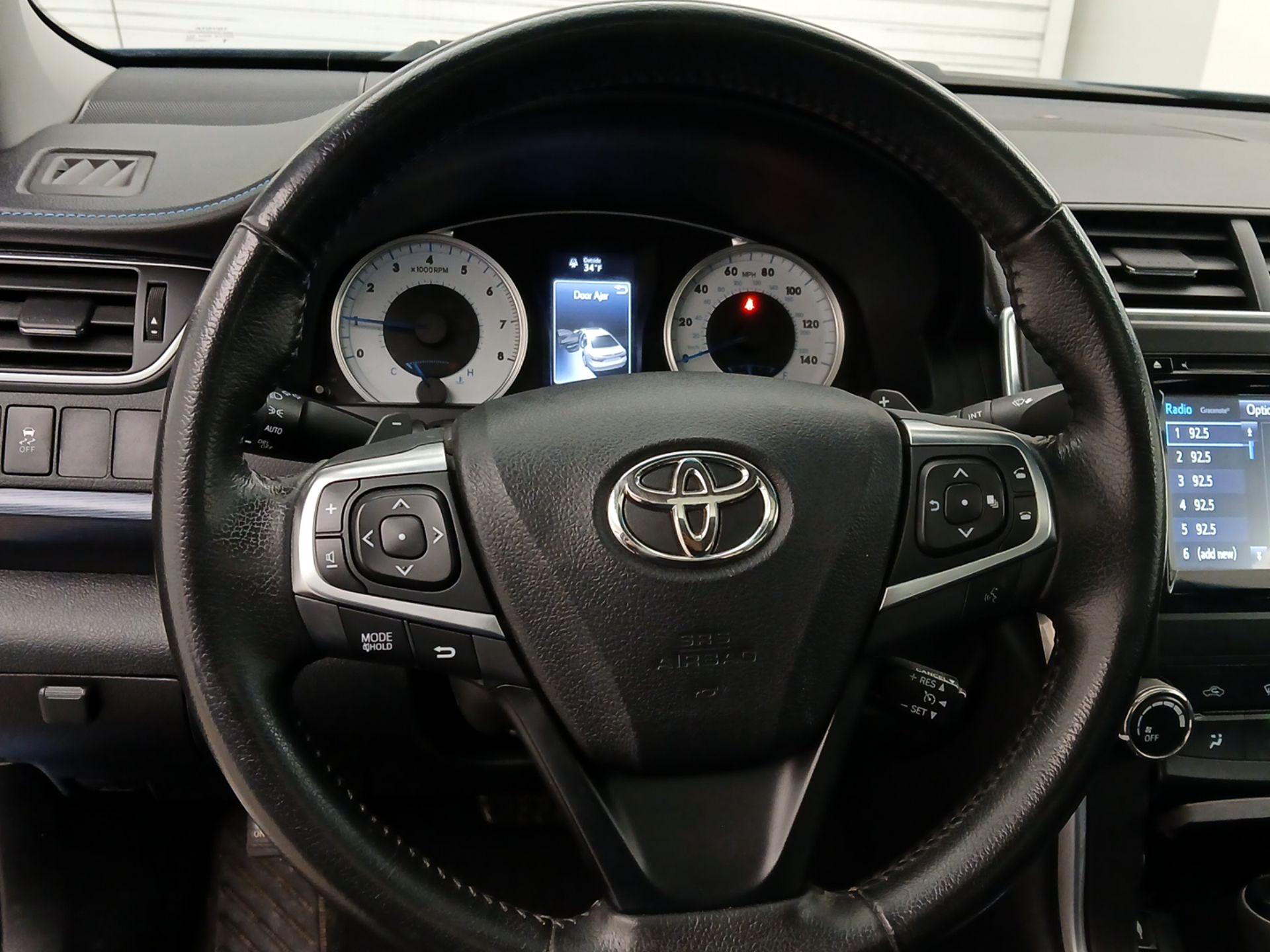 Thumbnail: 2016 Toyota Camry - 10