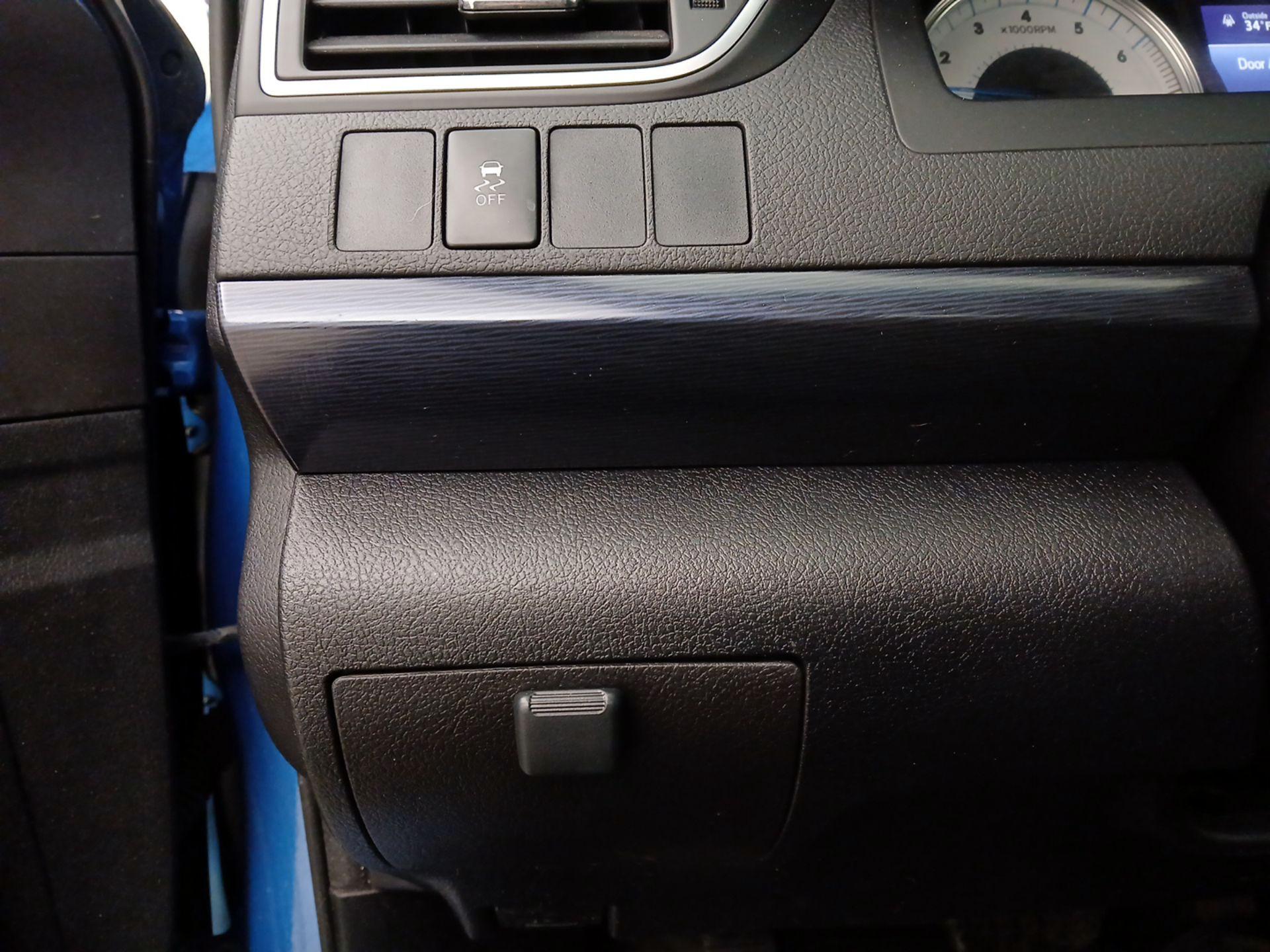 Thumbnail: 2016 Toyota Camry - 13