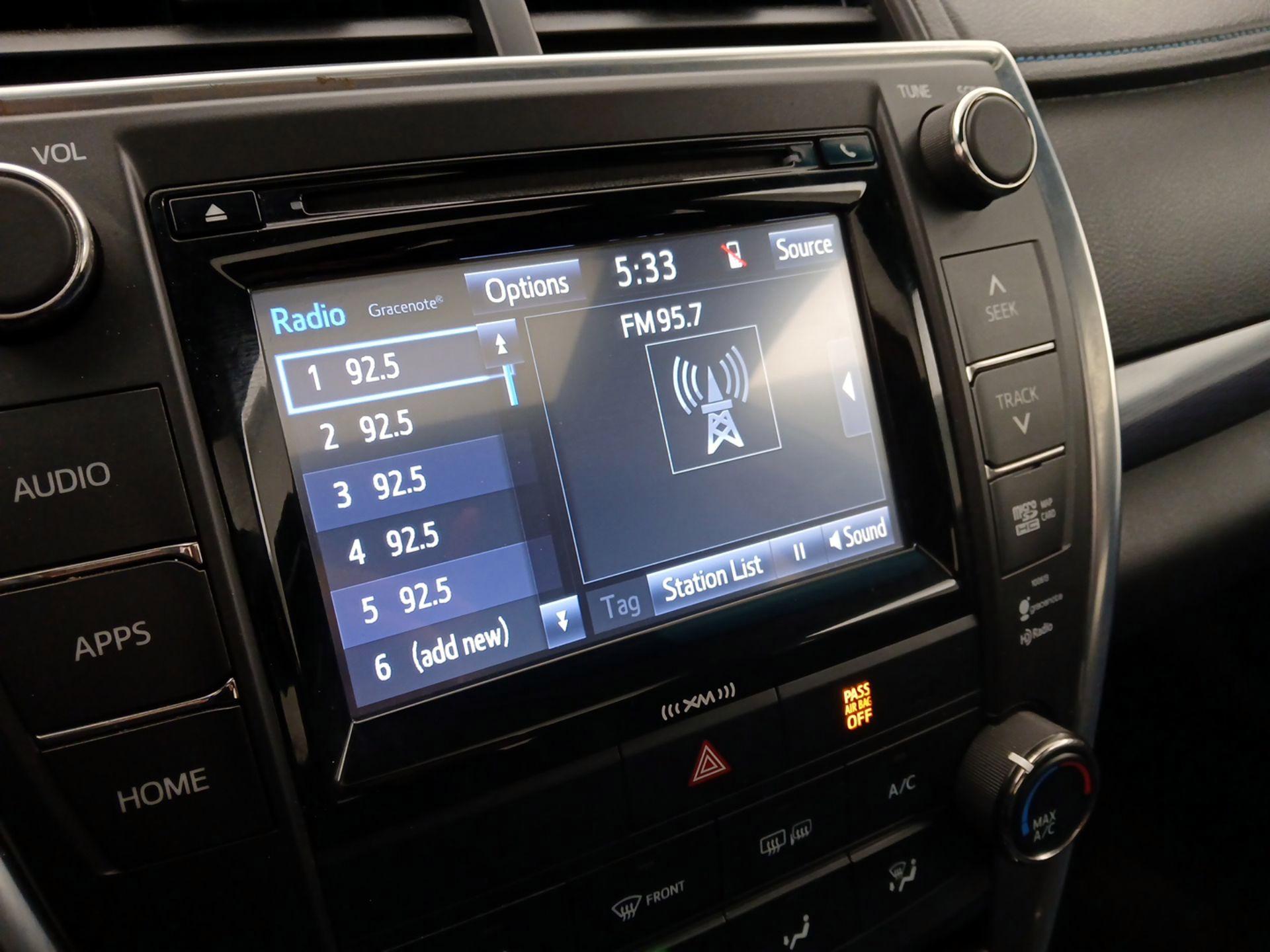 Thumbnail: 2016 Toyota Camry - 15