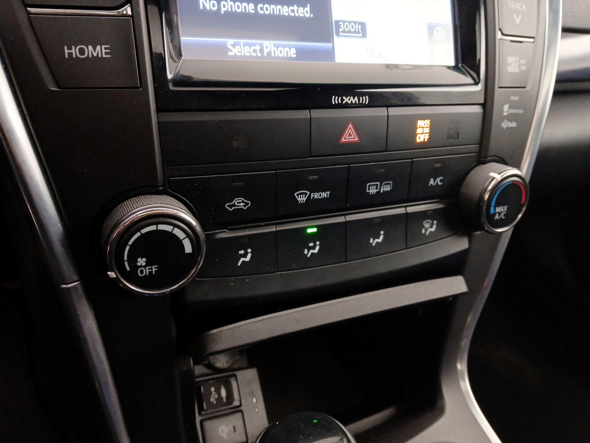 Thumbnail: 2016 Toyota Camry - 16