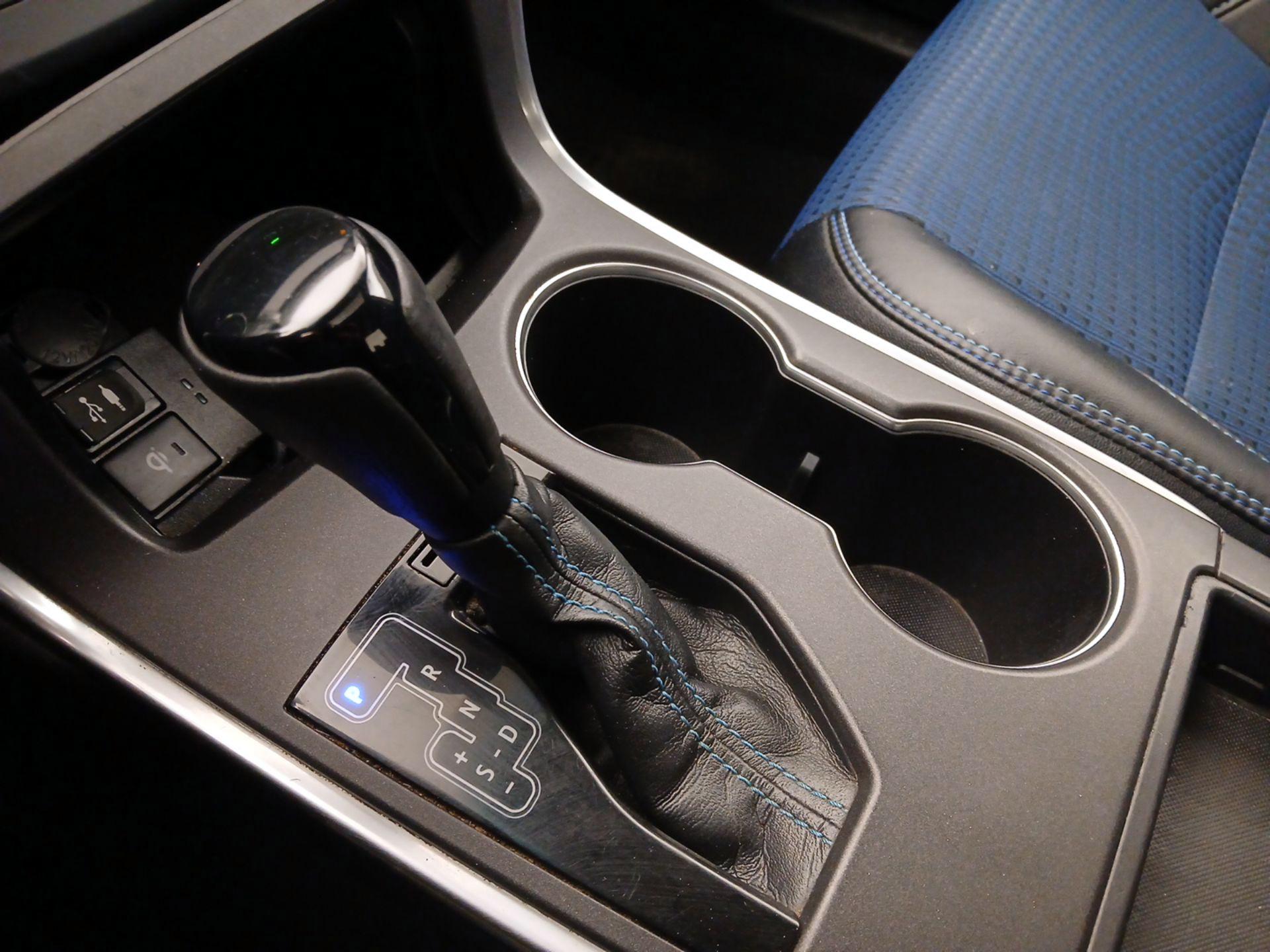 Thumbnail: 2016 Toyota Camry - 17