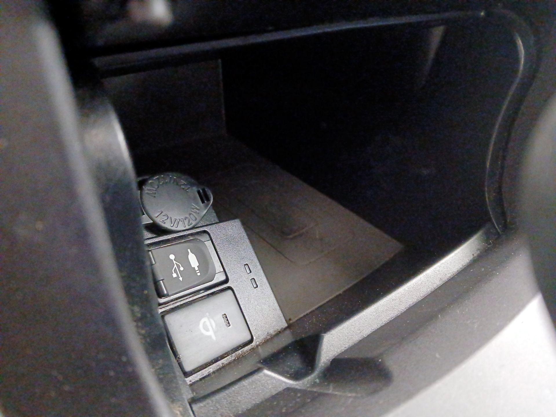 Thumbnail: 2016 Toyota Camry - 18