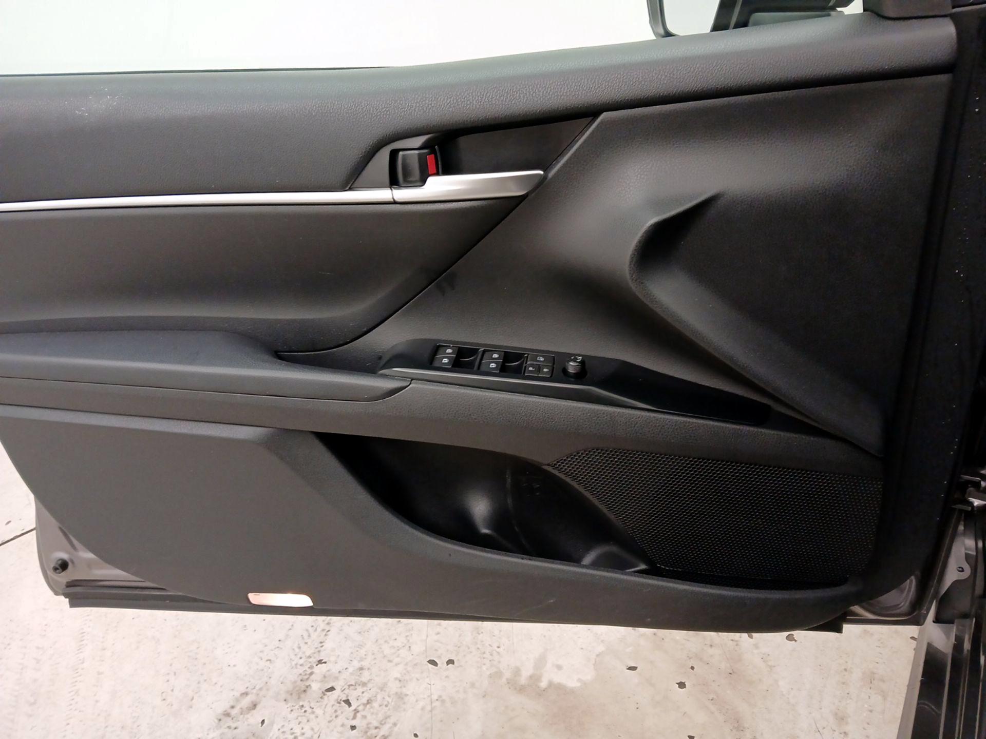 Thumbnail: 2019 Toyota Camry - 12
