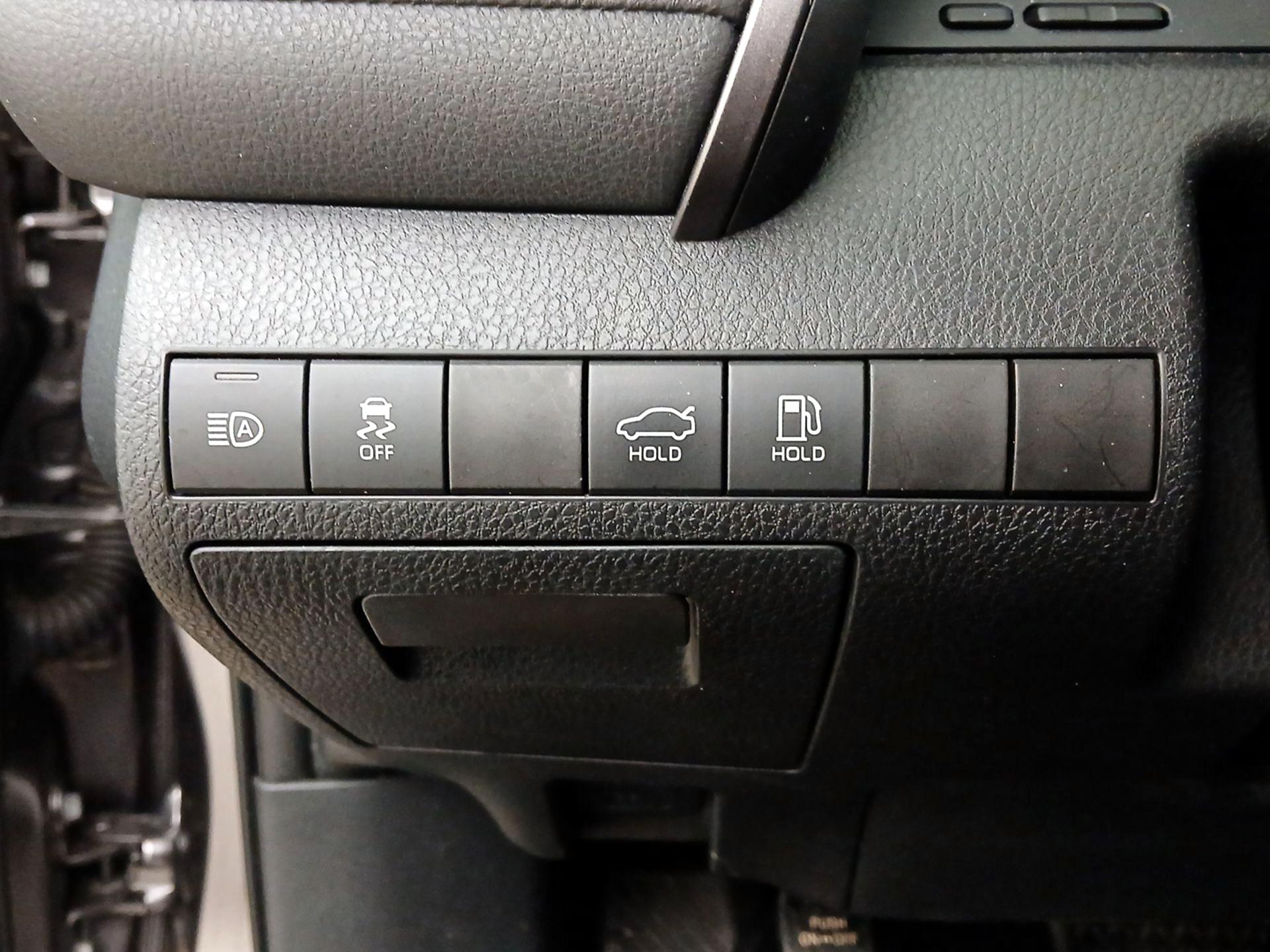 Thumbnail: 2019 Toyota Camry - 13