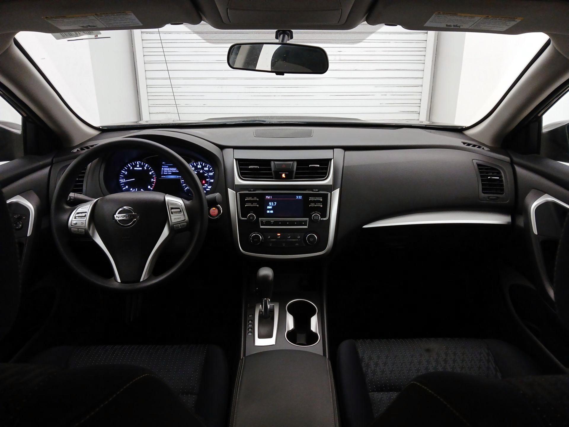 Thumbnail: 2016 Nissan Altima - 9