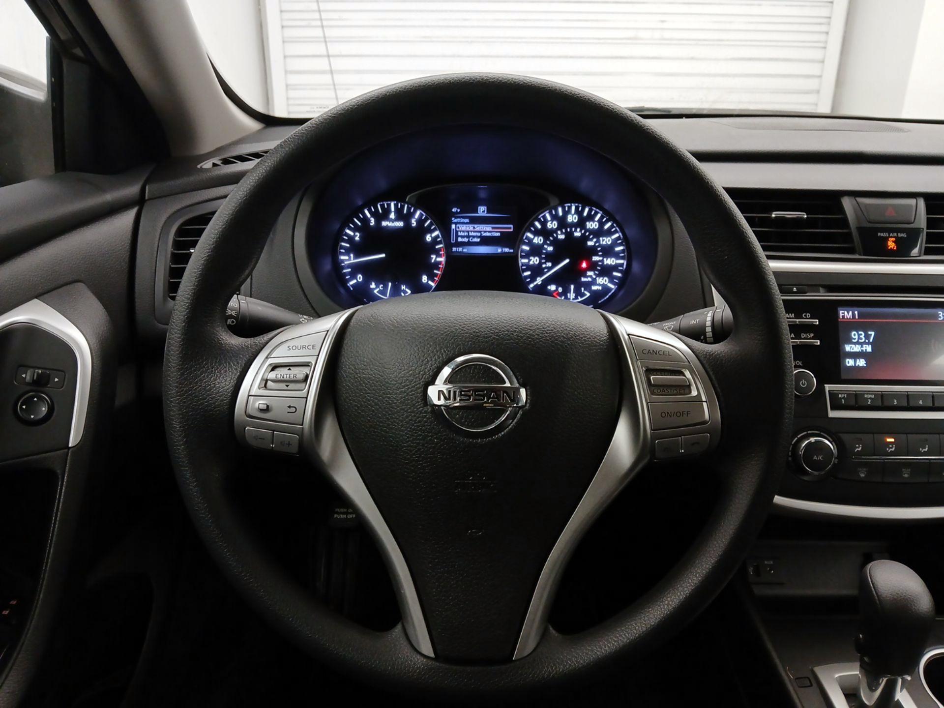 Thumbnail: 2016 Nissan Altima - 10