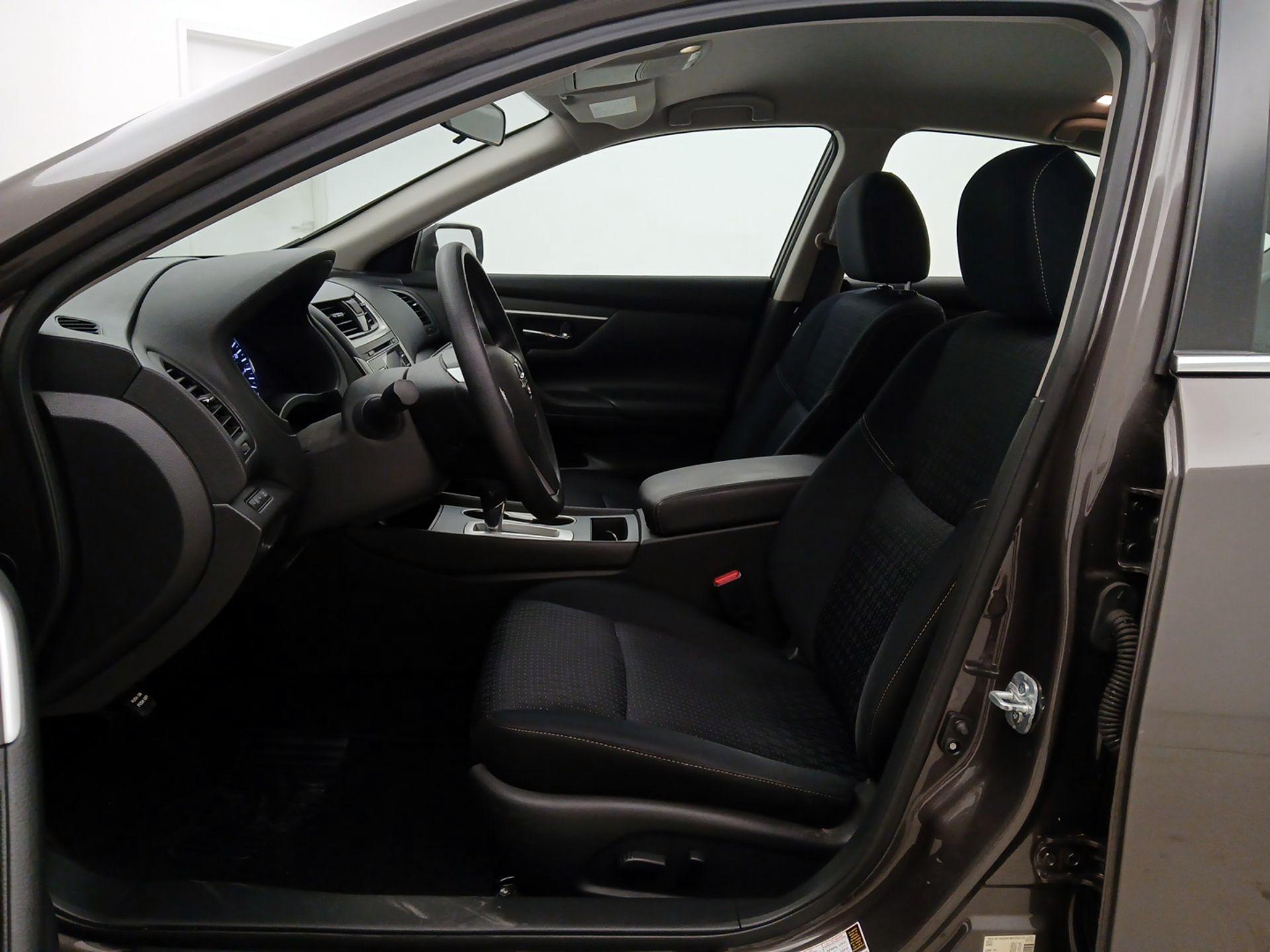 Thumbnail: 2016 Nissan Altima - 11