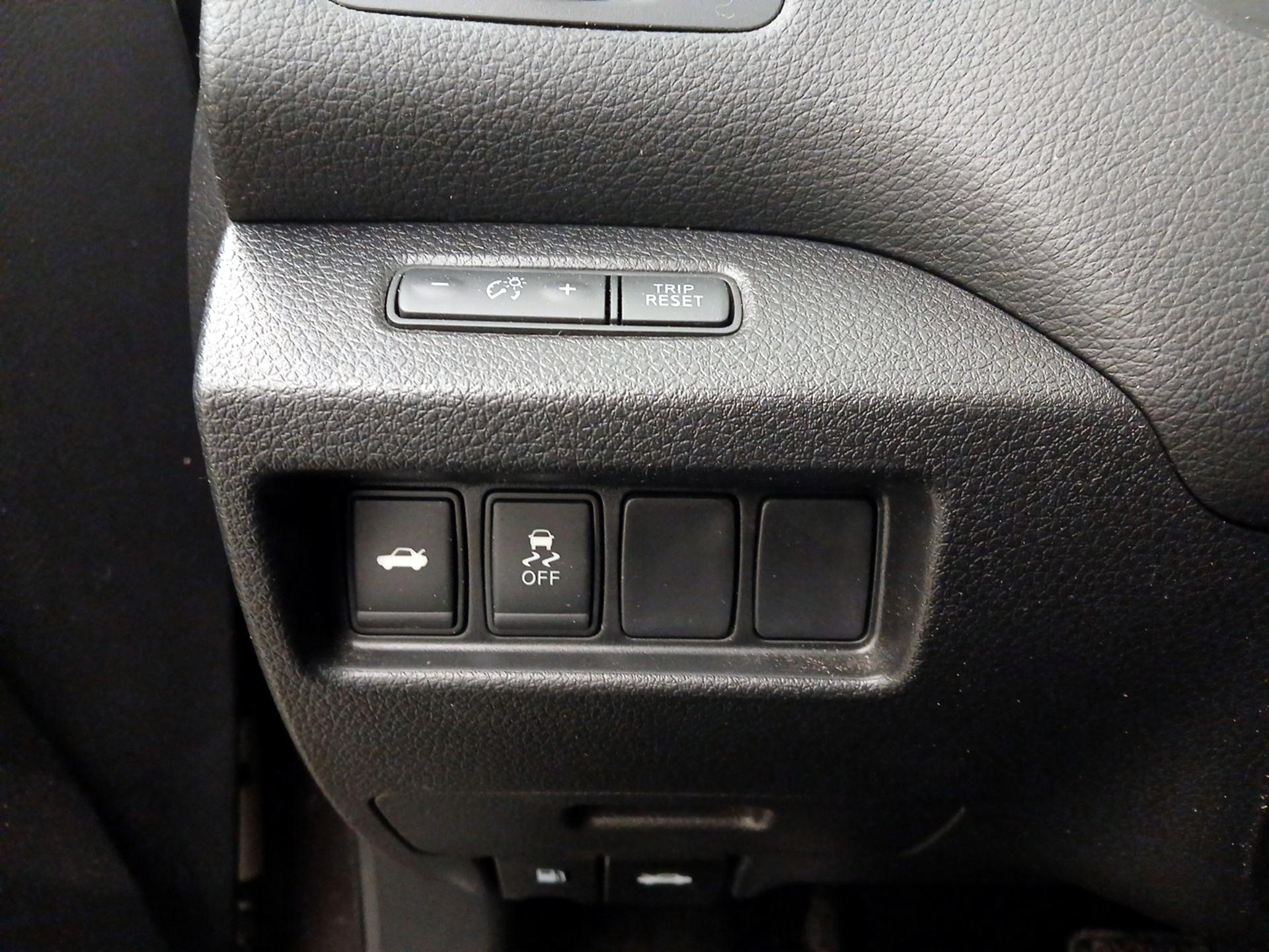 Thumbnail: 2016 Nissan Altima - 13