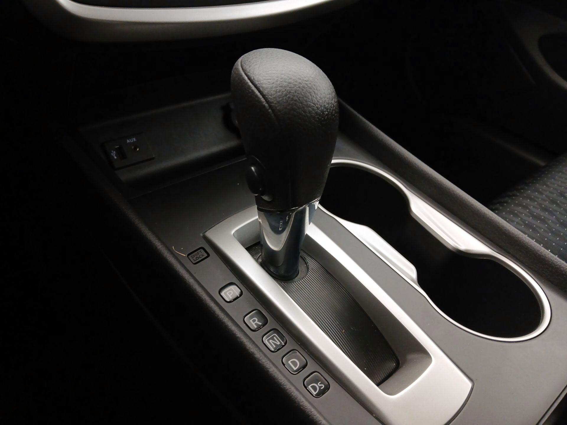 Thumbnail: 2016 Nissan Altima - 17