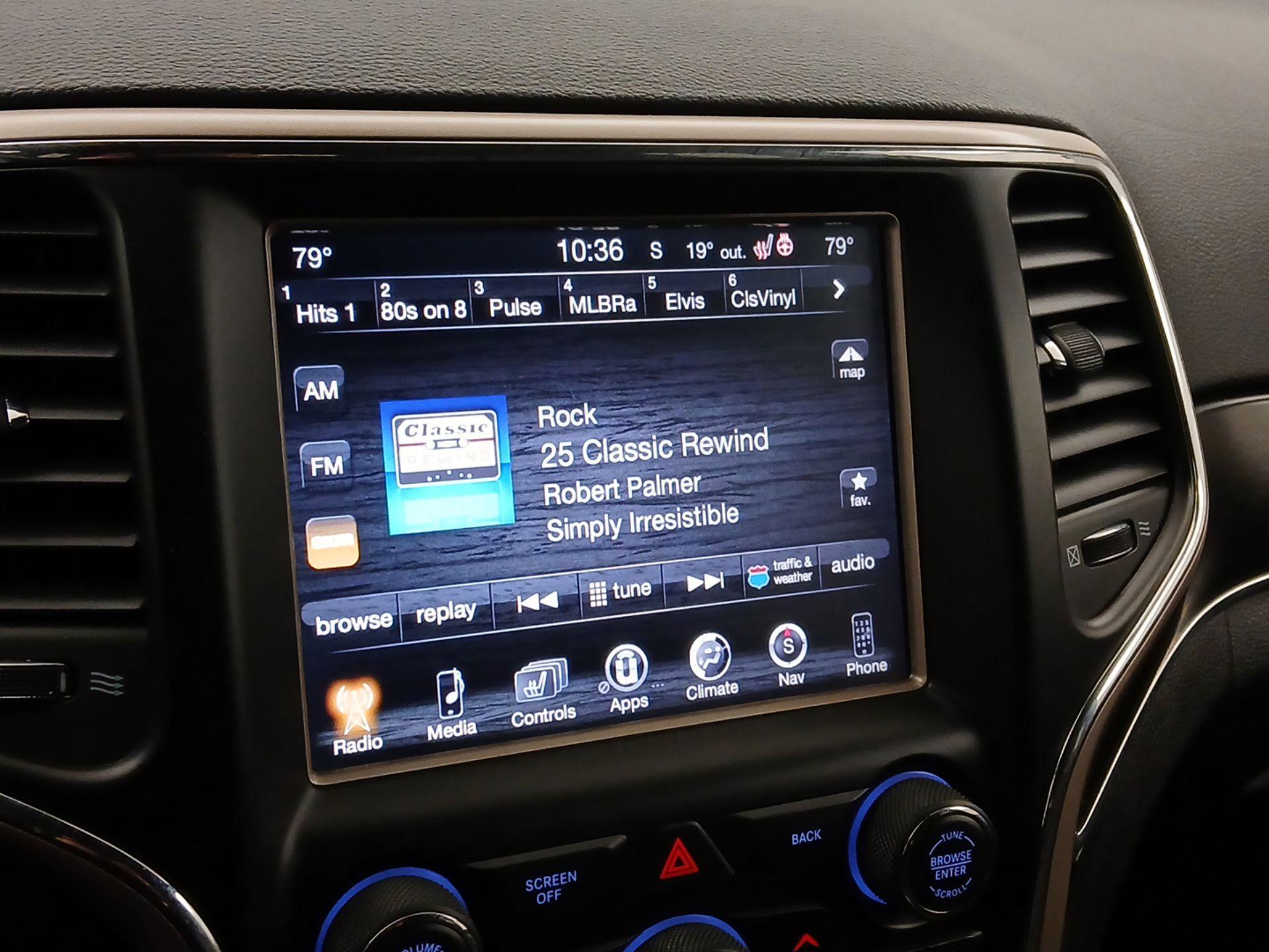 Thumbnail: 2015 Jeep Grand Cherokee - 16