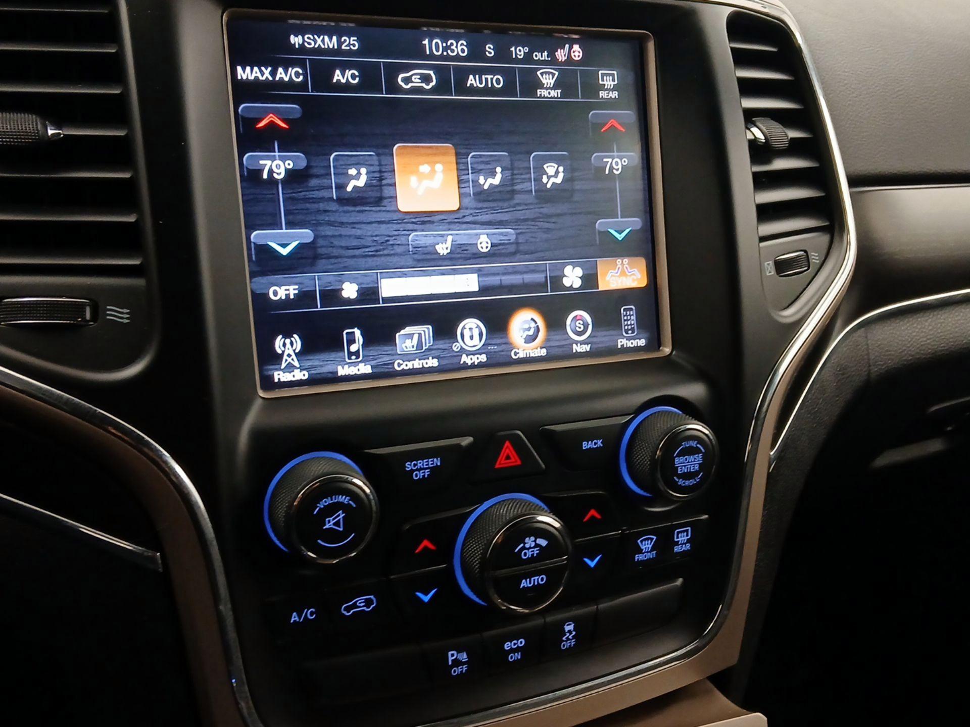 Thumbnail: 2015 Jeep Grand Cherokee - 17