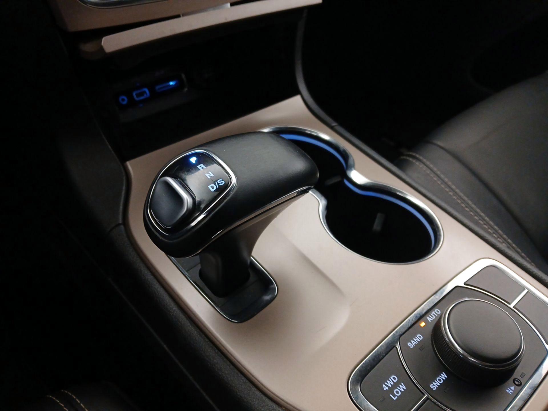 Thumbnail: 2015 Jeep Grand Cherokee - 18