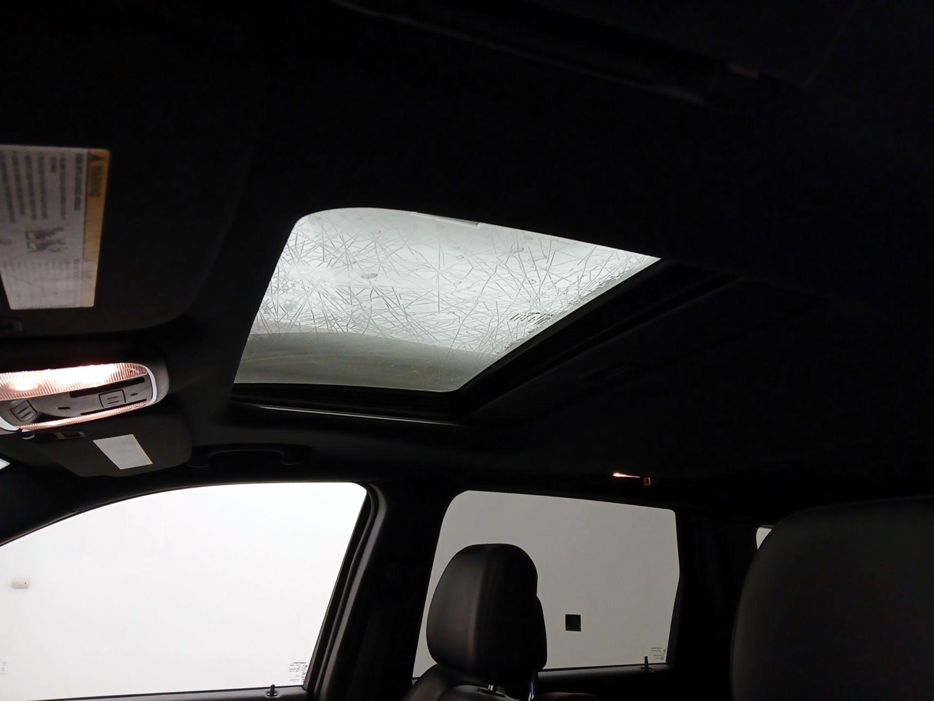 Thumbnail: 2015 Jeep Grand Cherokee - 20