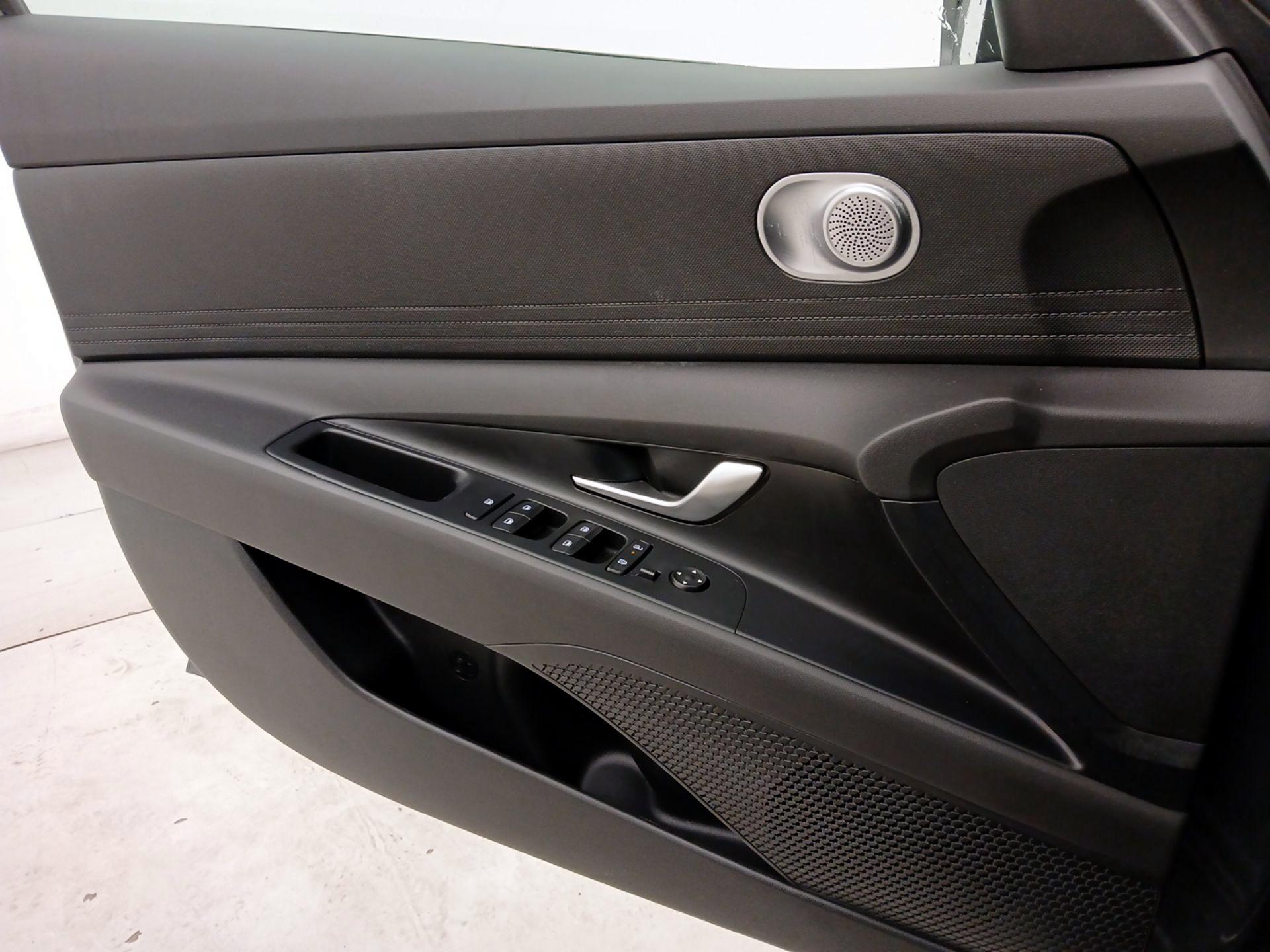 Thumbnail: 2024 Hyundai Elantra - 12