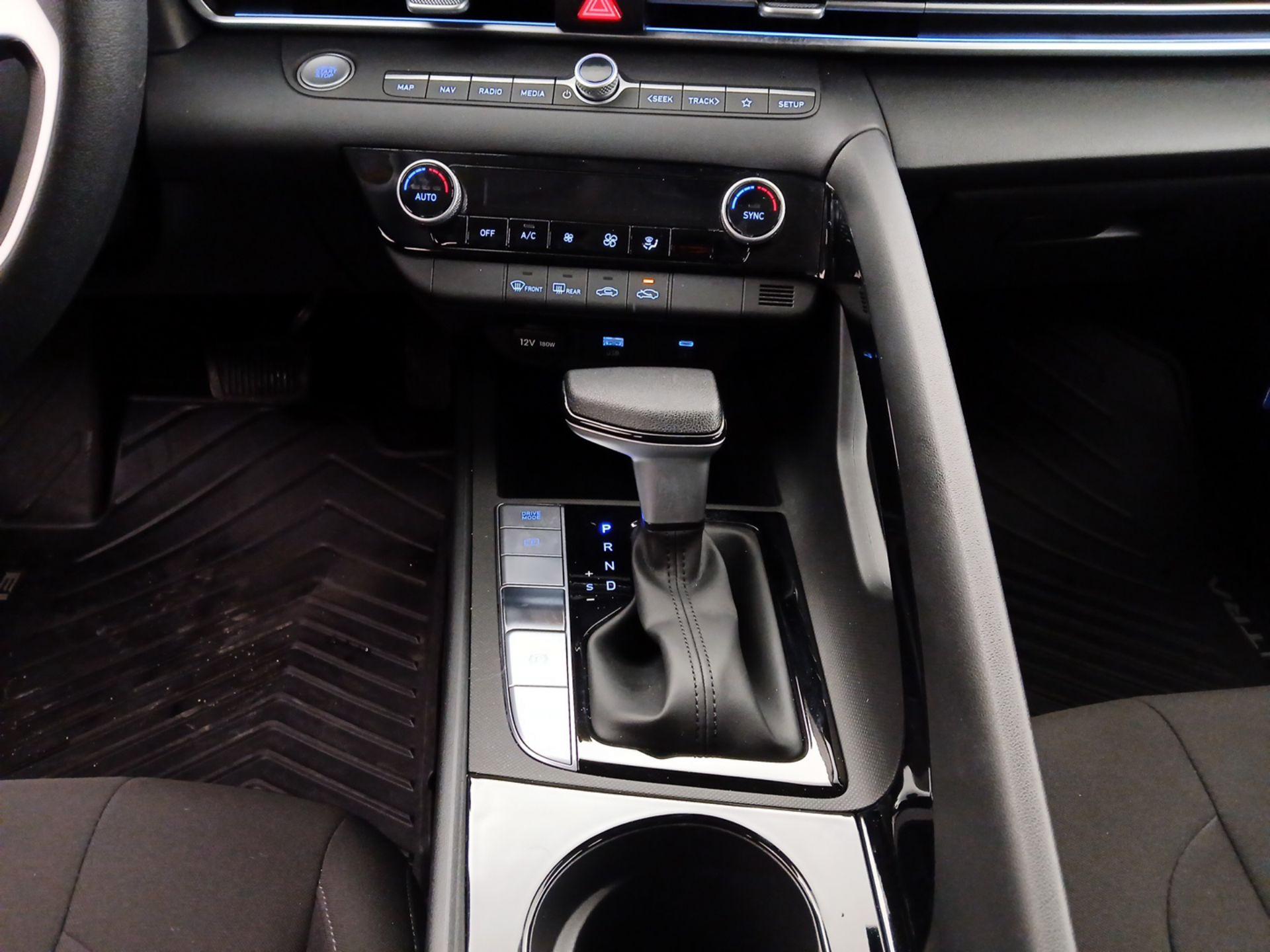 Thumbnail: 2024 Hyundai Elantra - 18