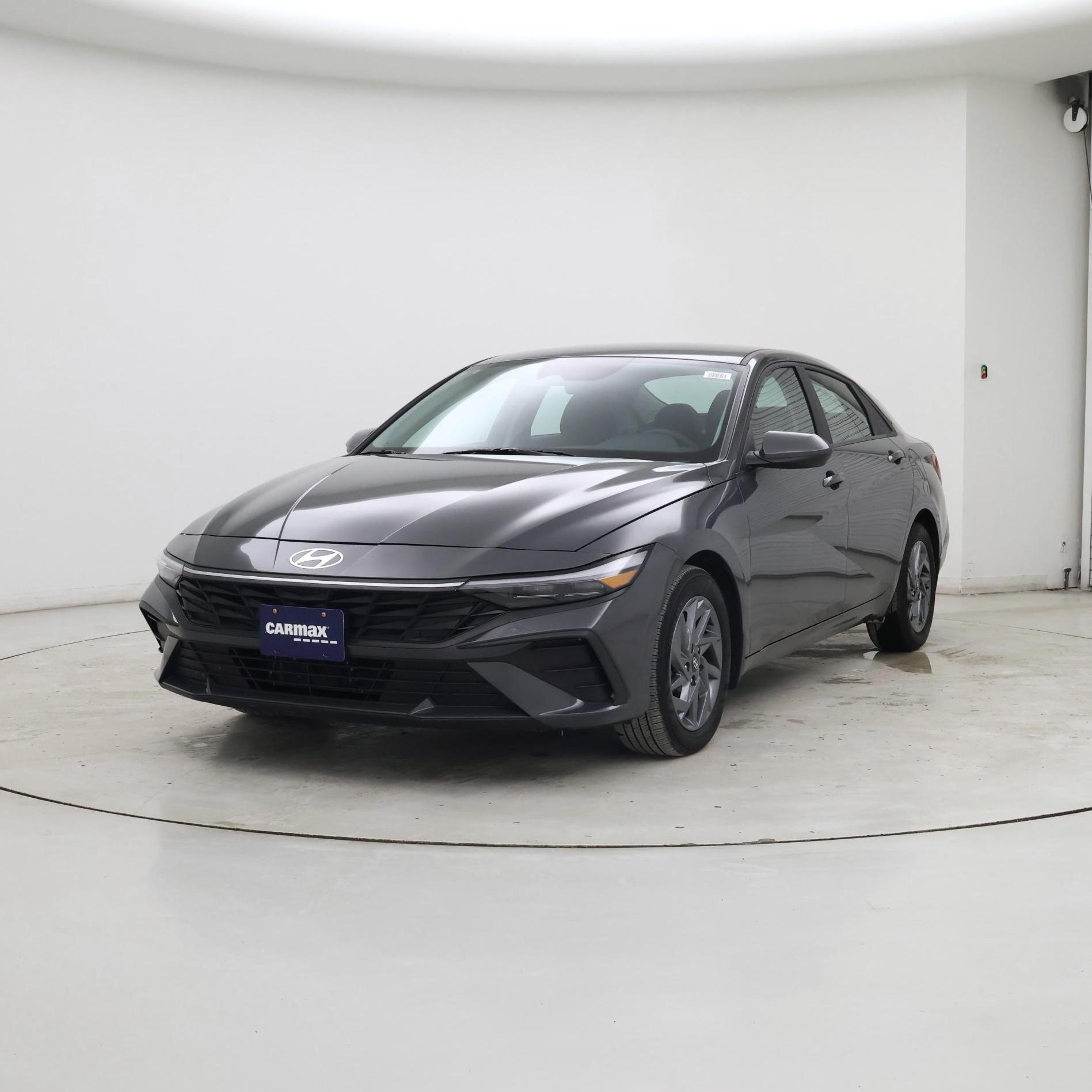 Thumbnail: 2024 Hyundai Elantra - 4