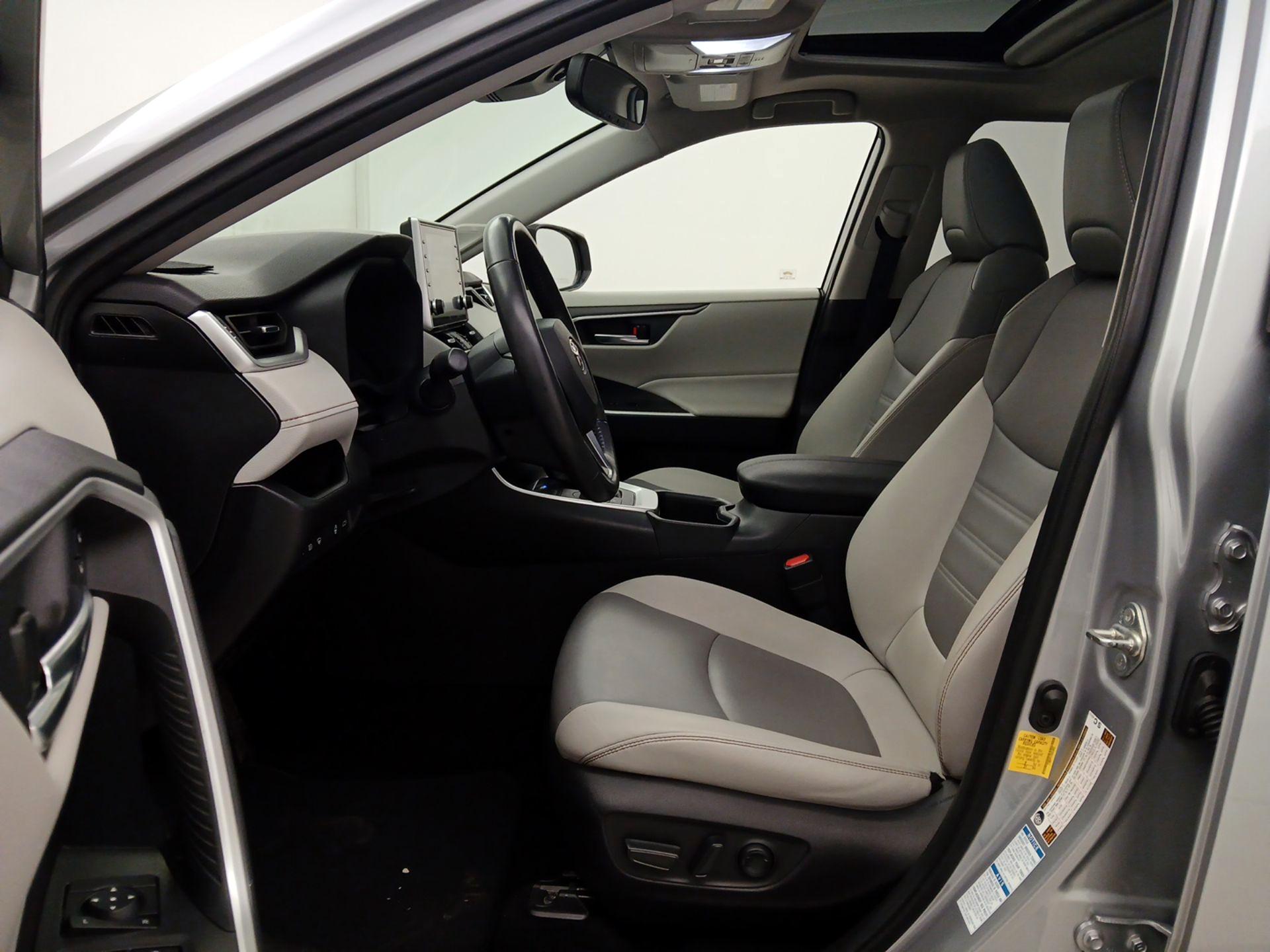 Thumbnail: 2022 Toyota RAV4 - 11