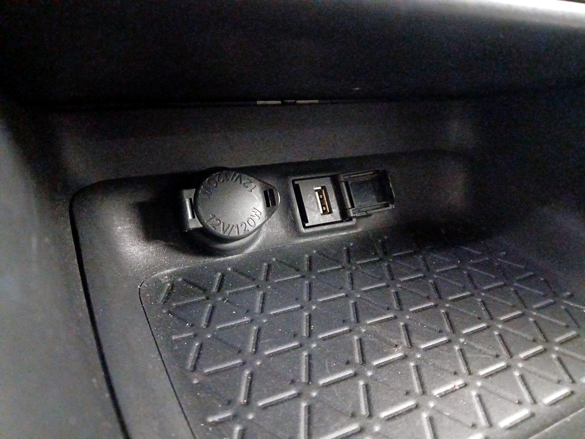 Thumbnail: 2022 Toyota RAV4 - 18