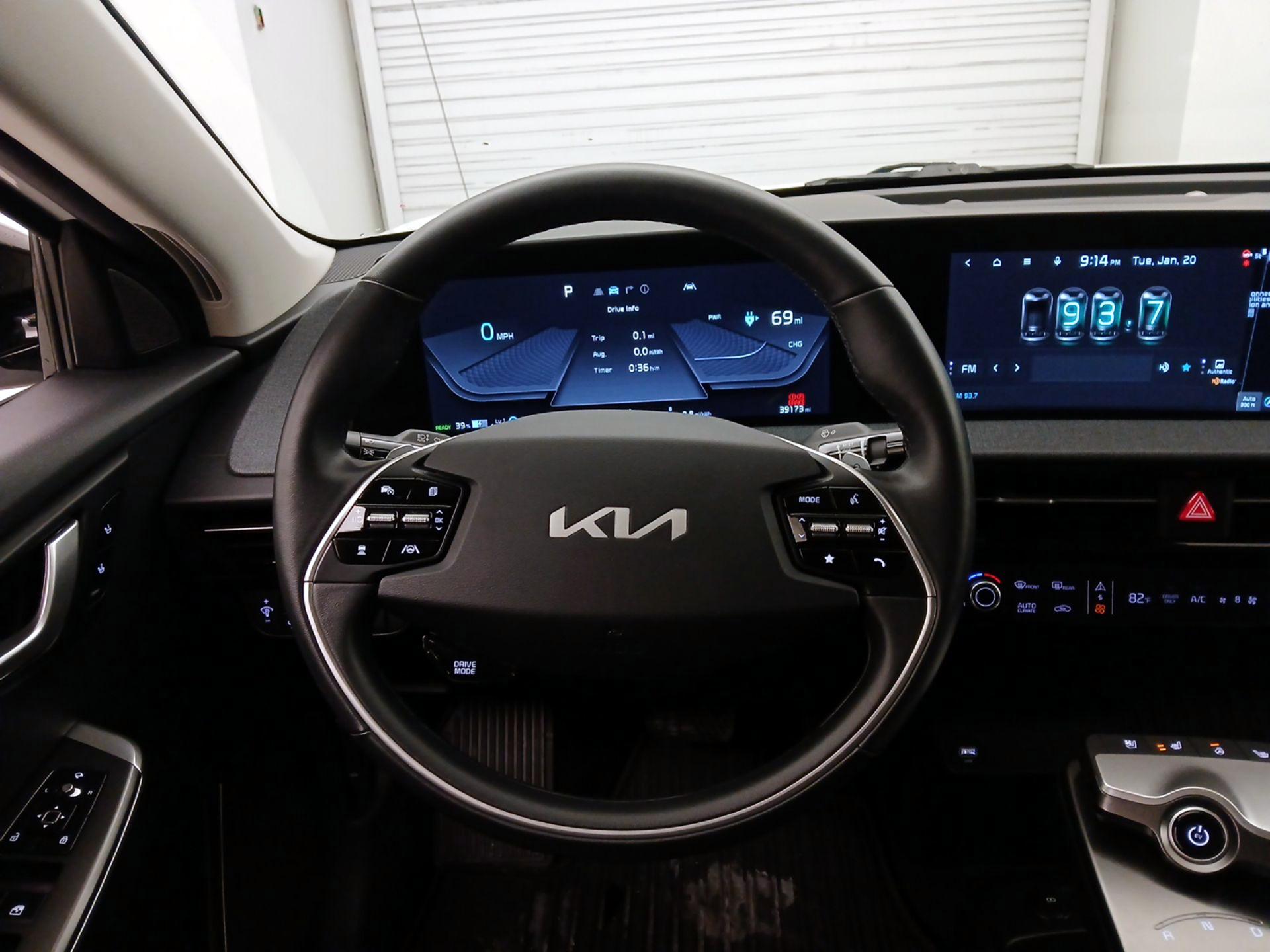 Thumbnail: 2022 Kia EV6 - 10