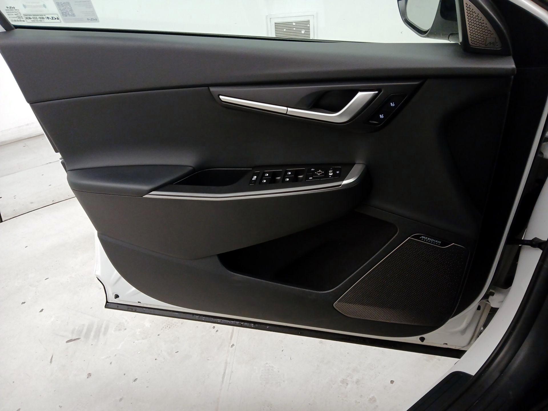 Thumbnail: 2022 Kia EV6 - 12