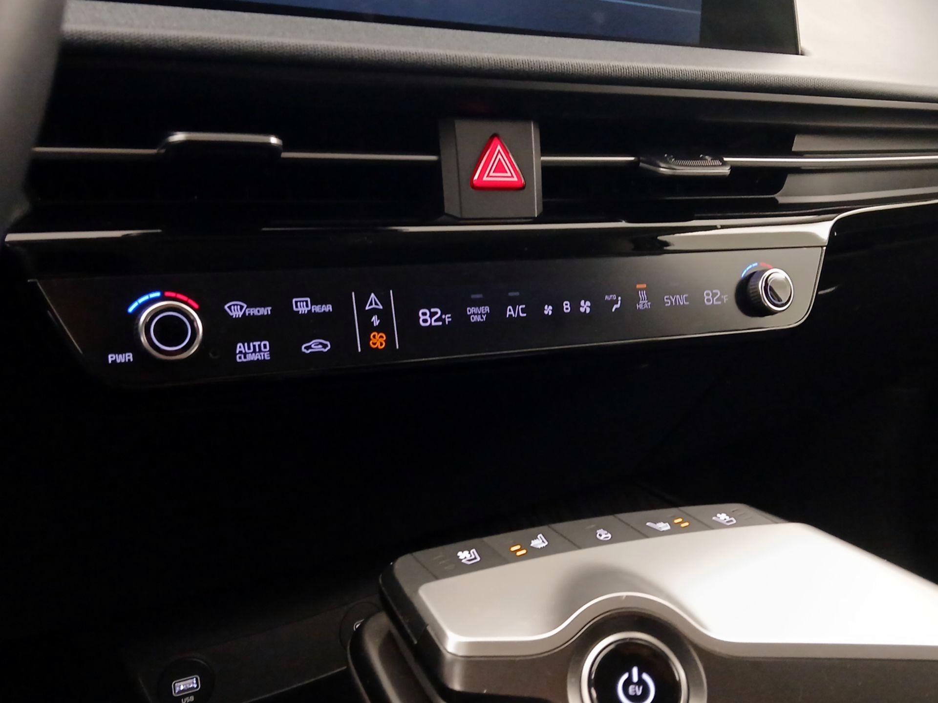 Thumbnail: 2022 Kia EV6 - 17