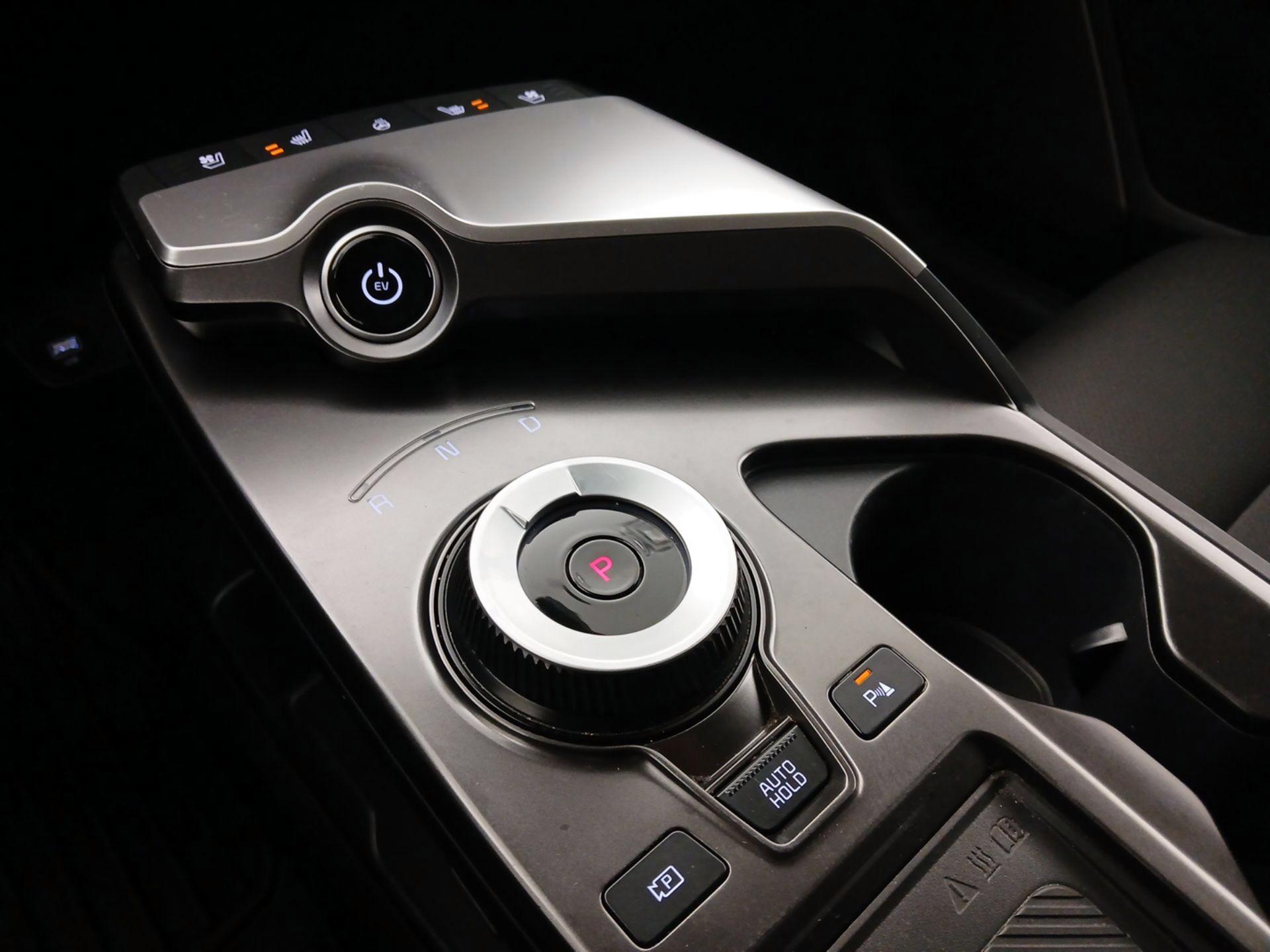 Thumbnail: 2022 Kia EV6 - 18