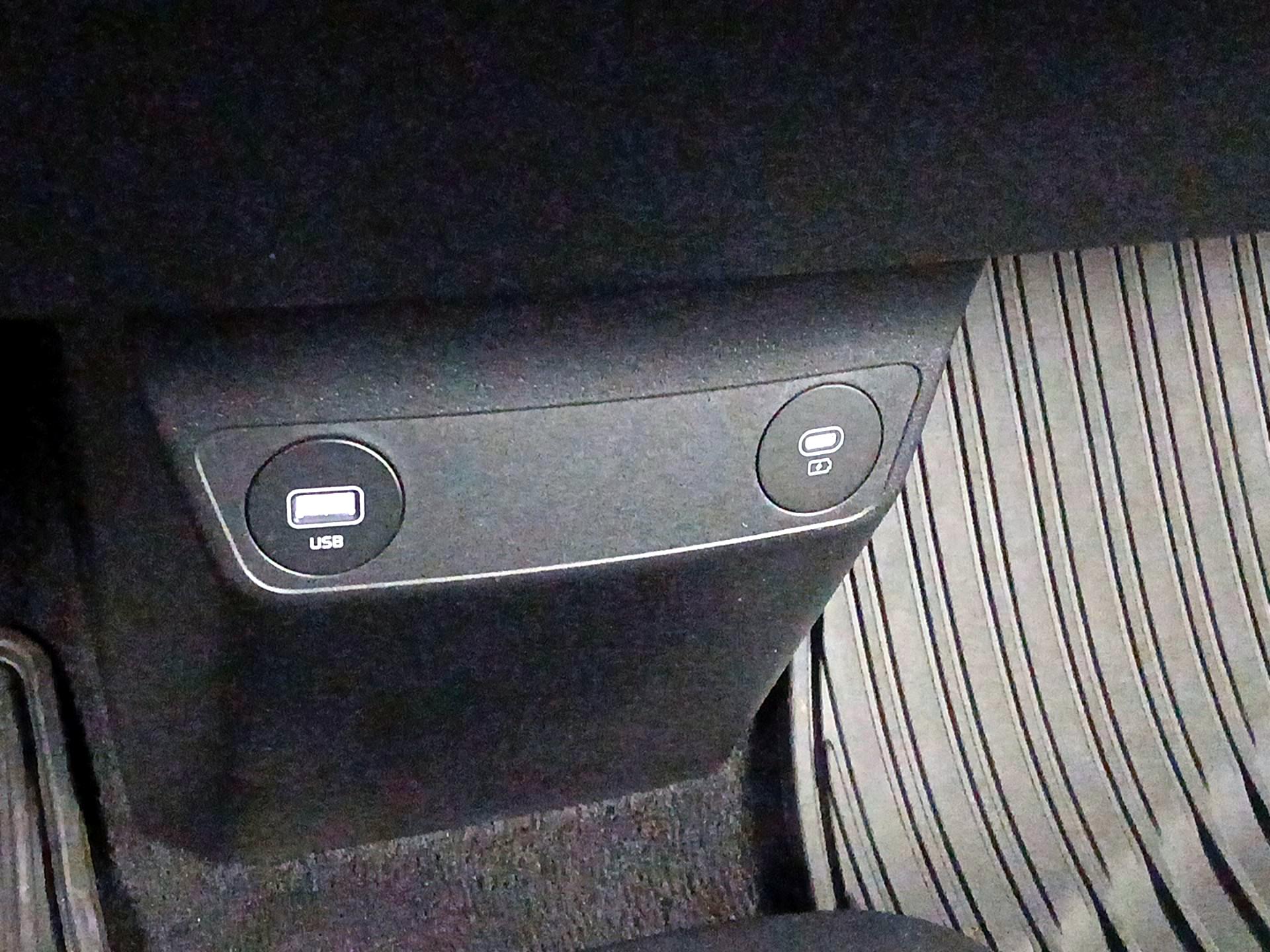 Thumbnail: 2022 Kia EV6 - 19