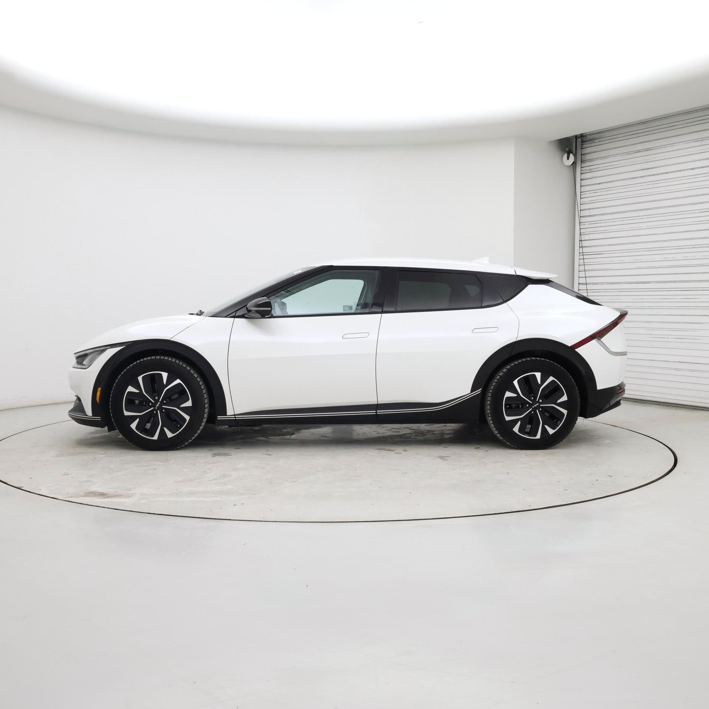 Thumbnail: 2022 Kia EV6 - 3