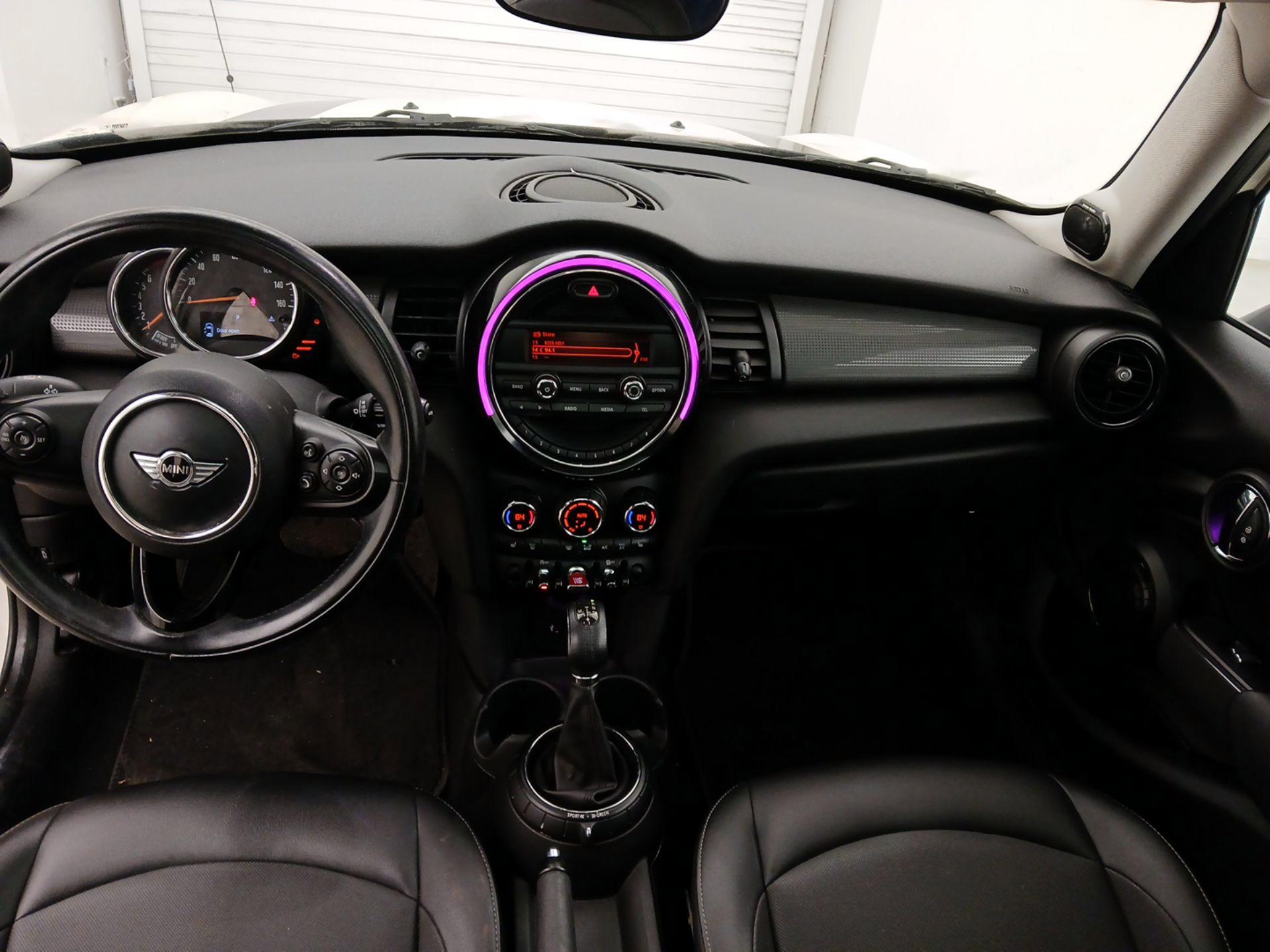 Thumbnail: 2016 MINI Cooper Hardtop - 9