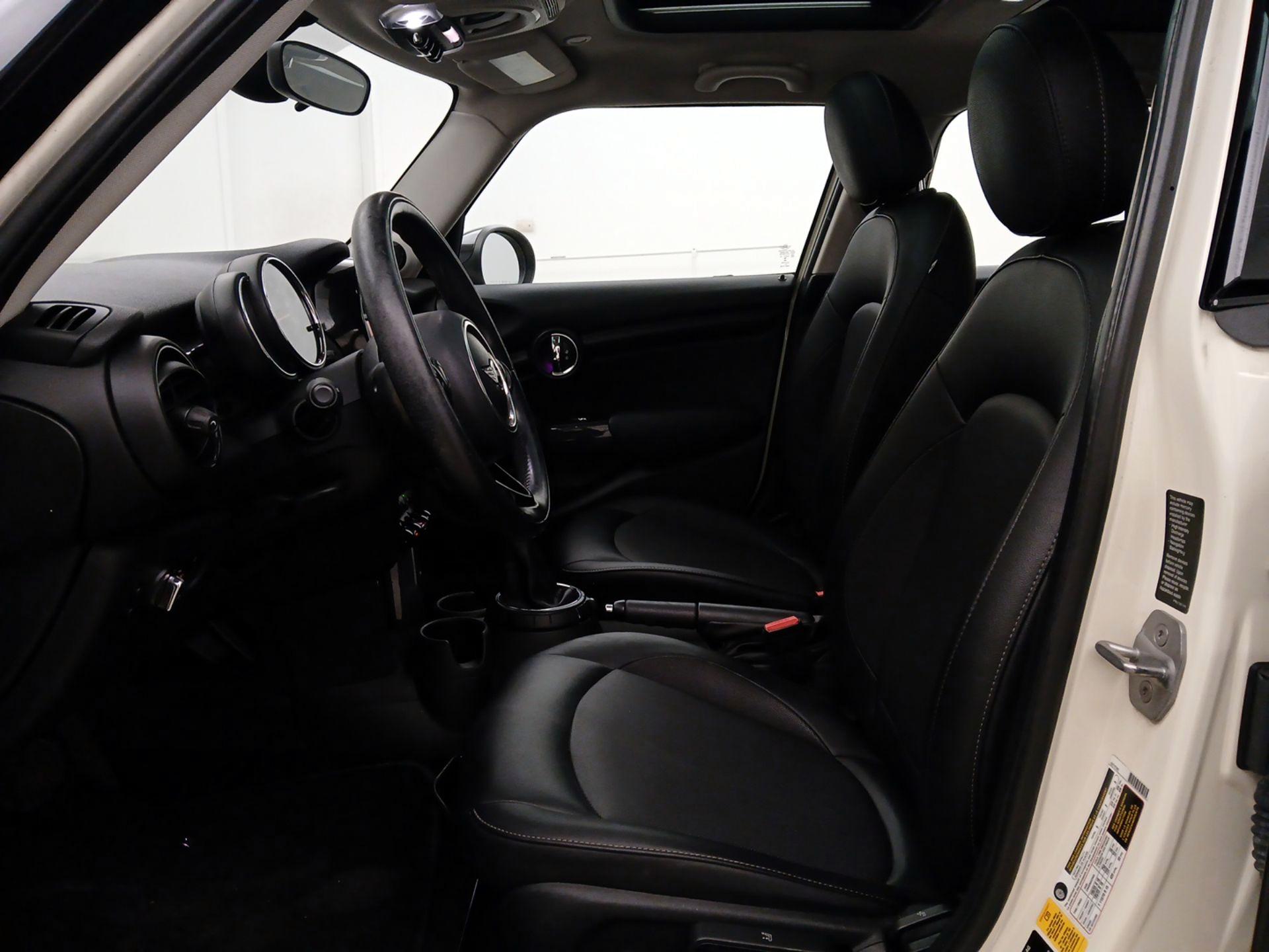 Thumbnail: 2016 MINI Cooper Hardtop - 11