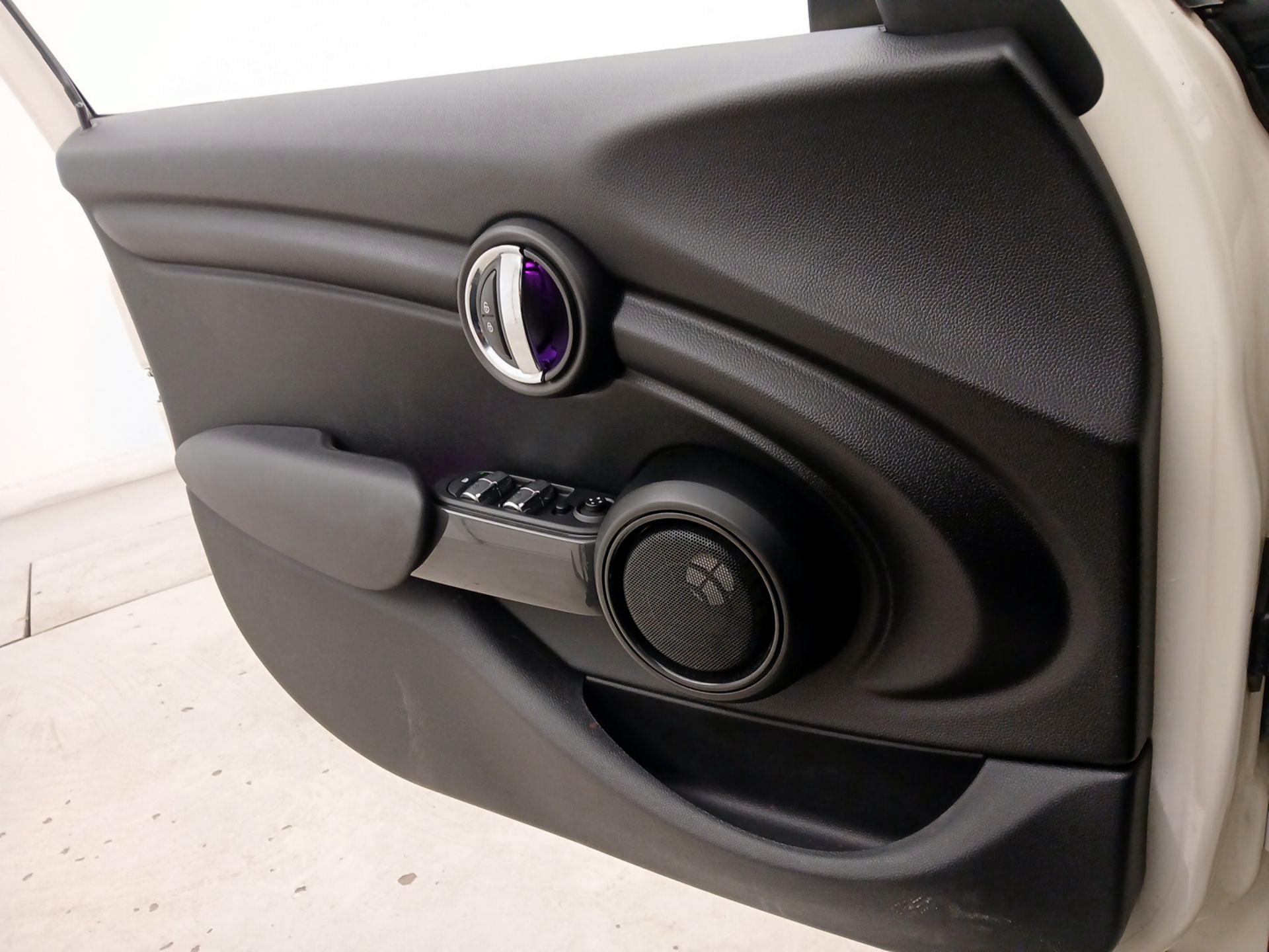 Thumbnail: 2016 MINI Cooper Hardtop - 12