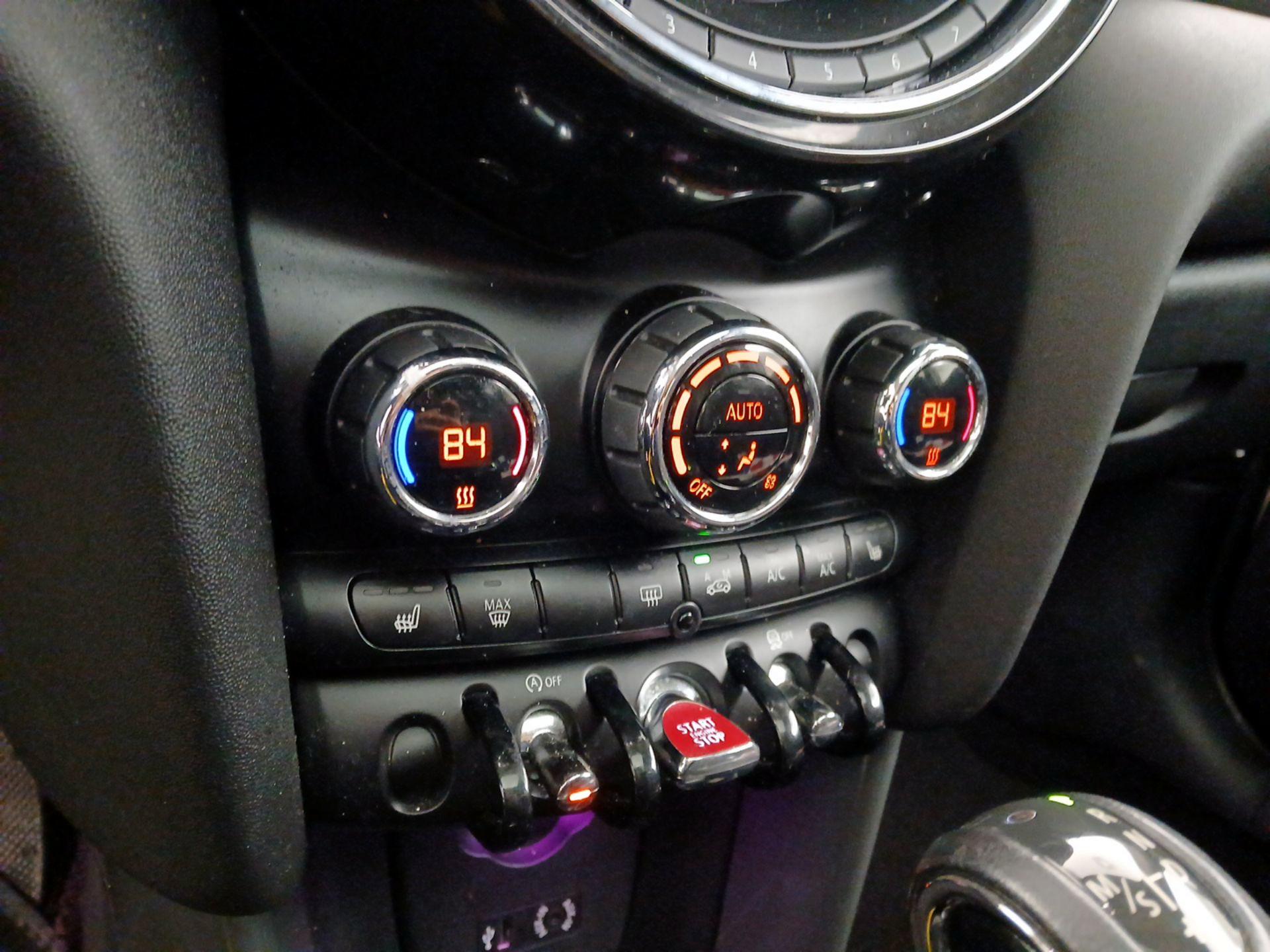 Thumbnail: 2016 MINI Cooper Hardtop - 15