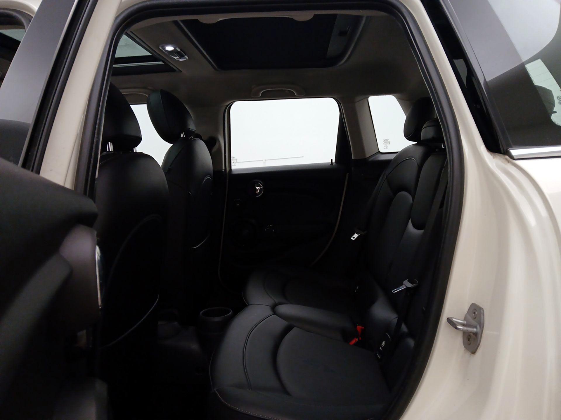 Thumbnail: 2016 MINI Cooper Hardtop - 19