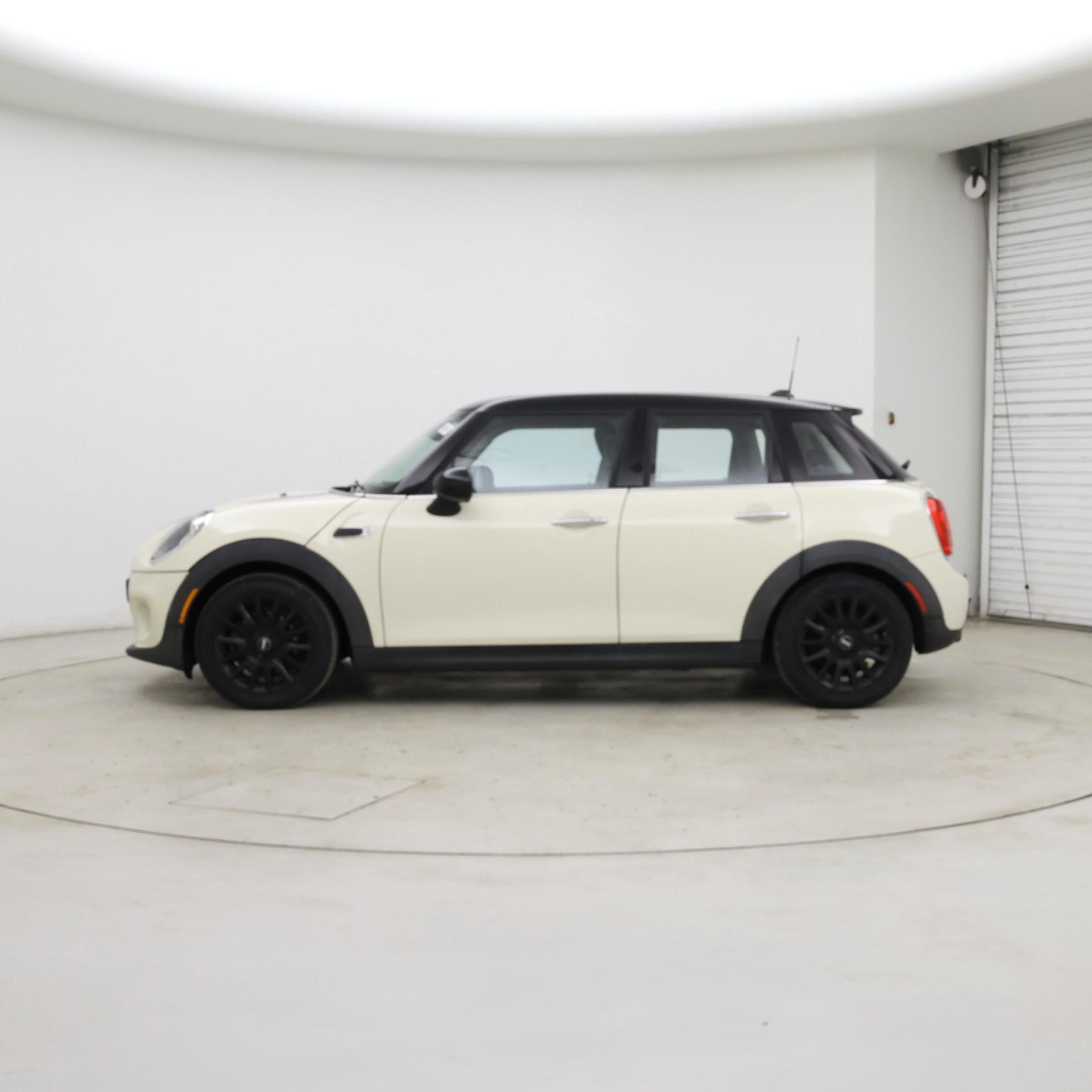 Thumbnail: 2016 MINI Cooper Hardtop - 3
