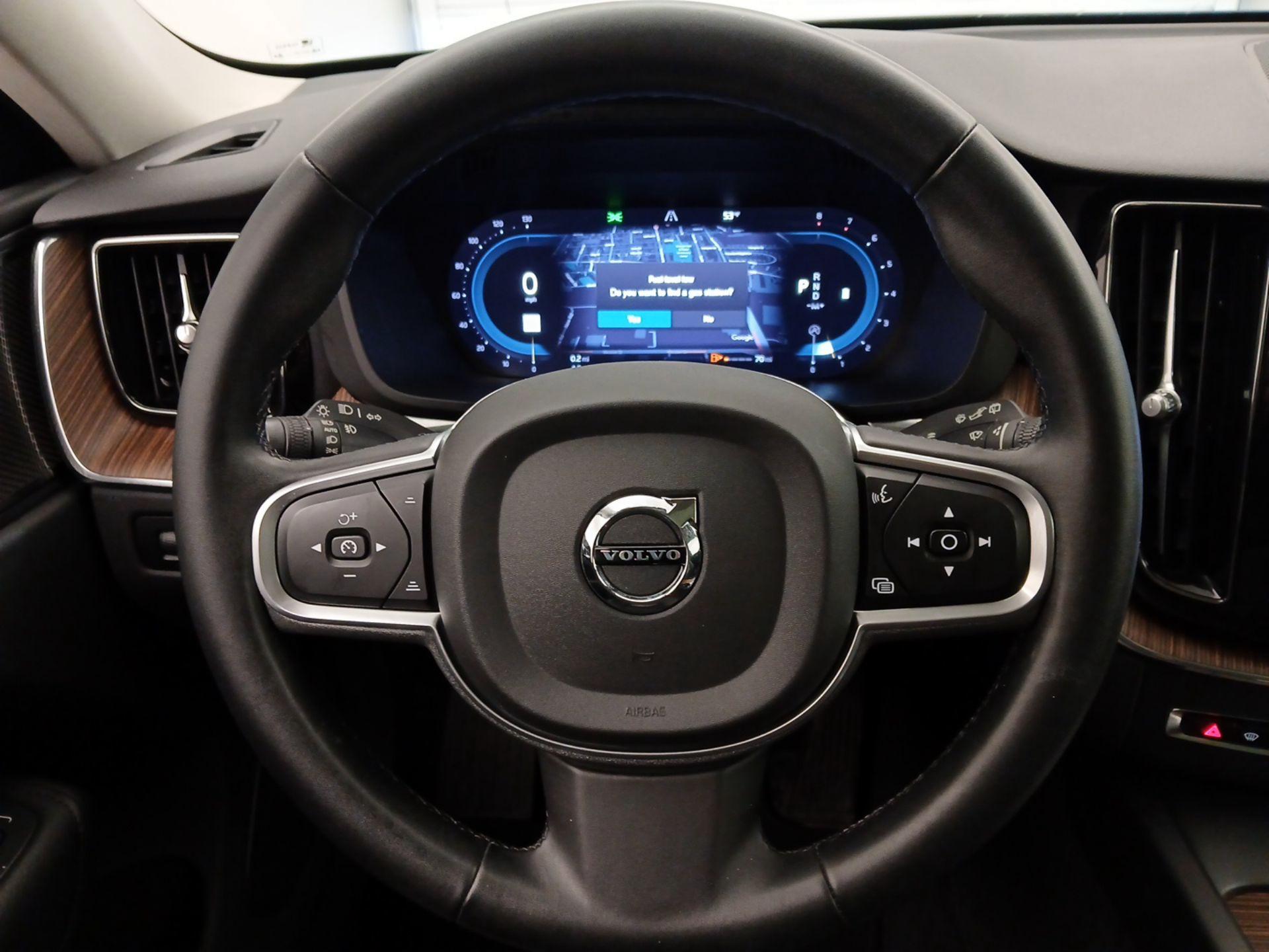 Thumbnail: 2022 Volvo XC60 - 10