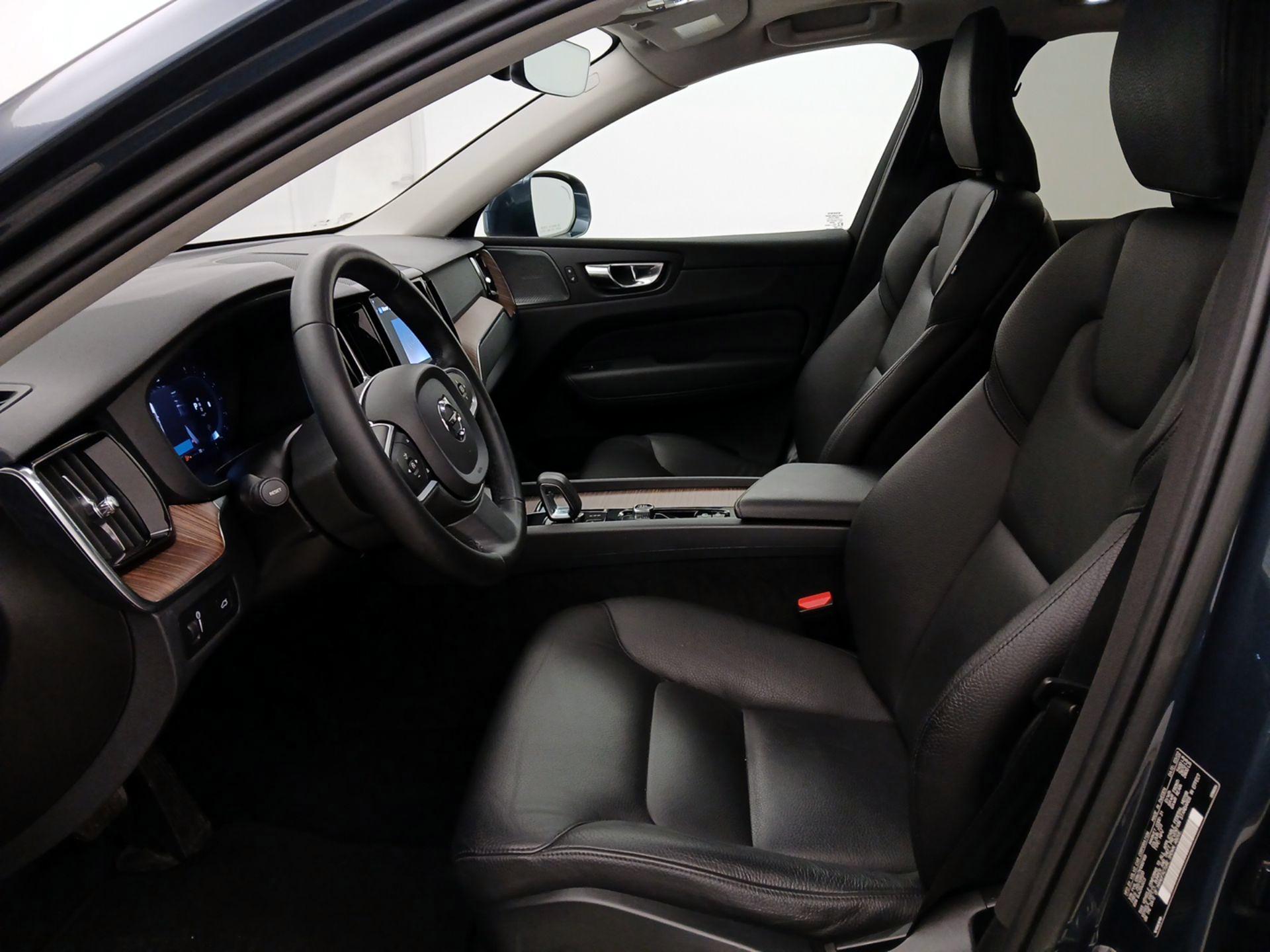 Thumbnail: 2022 Volvo XC60 - 11