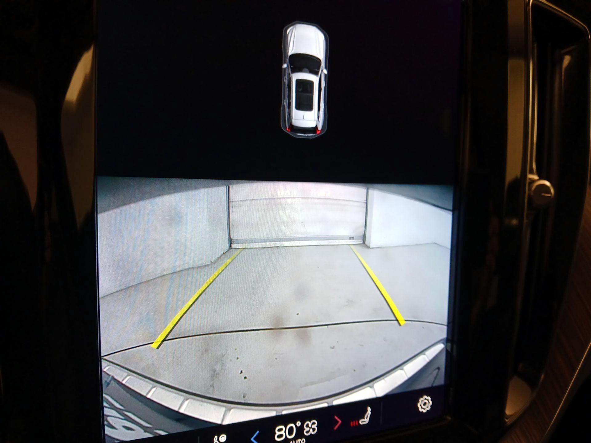 Thumbnail: 2022 Volvo XC60 - 14