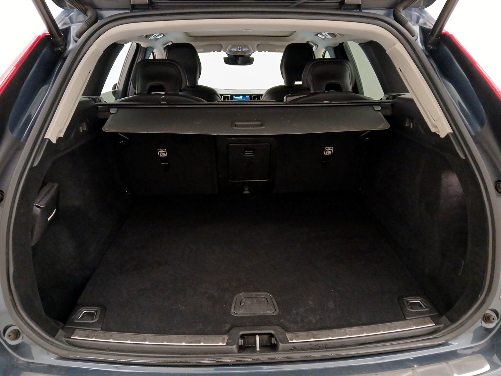 Thumbnail: 2022 Volvo XC60 - 20