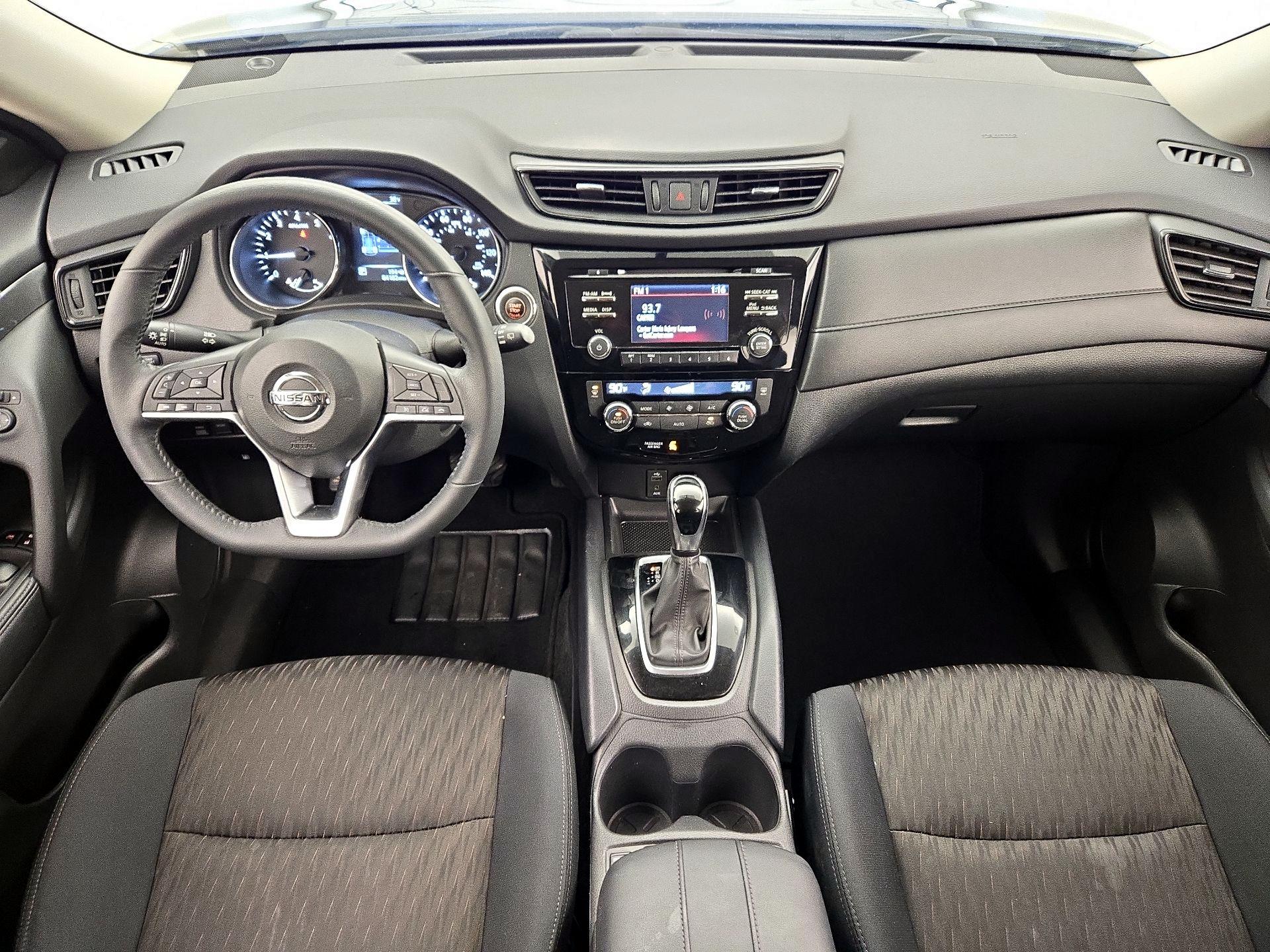 Thumbnail: 2017 Nissan Rogue - 9