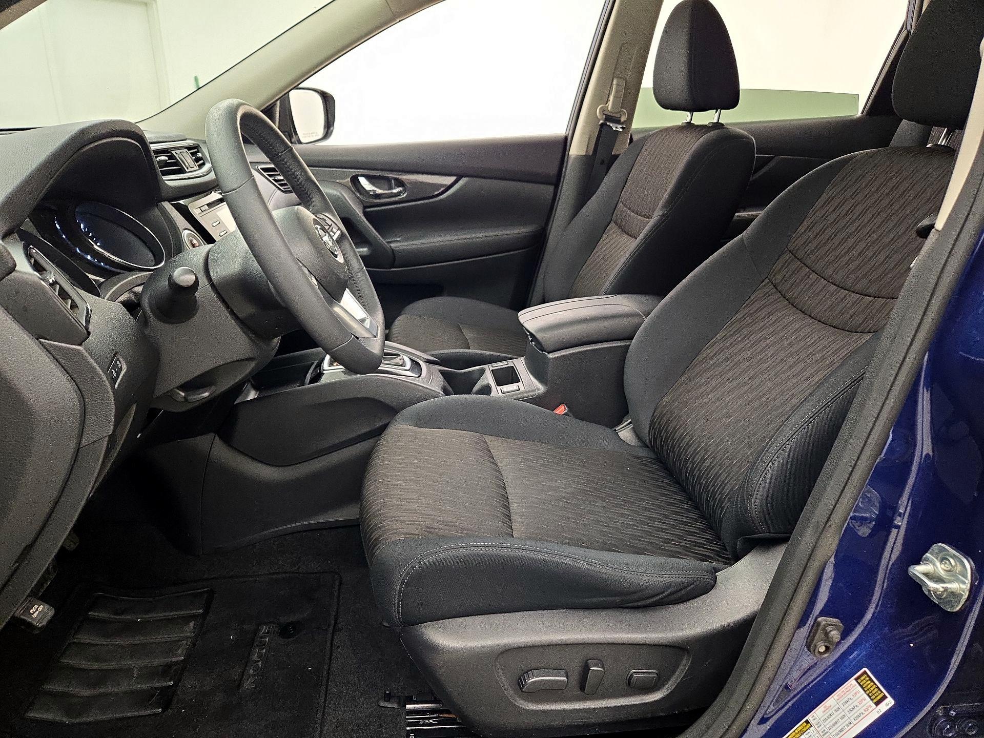 Thumbnail: 2017 Nissan Rogue - 11