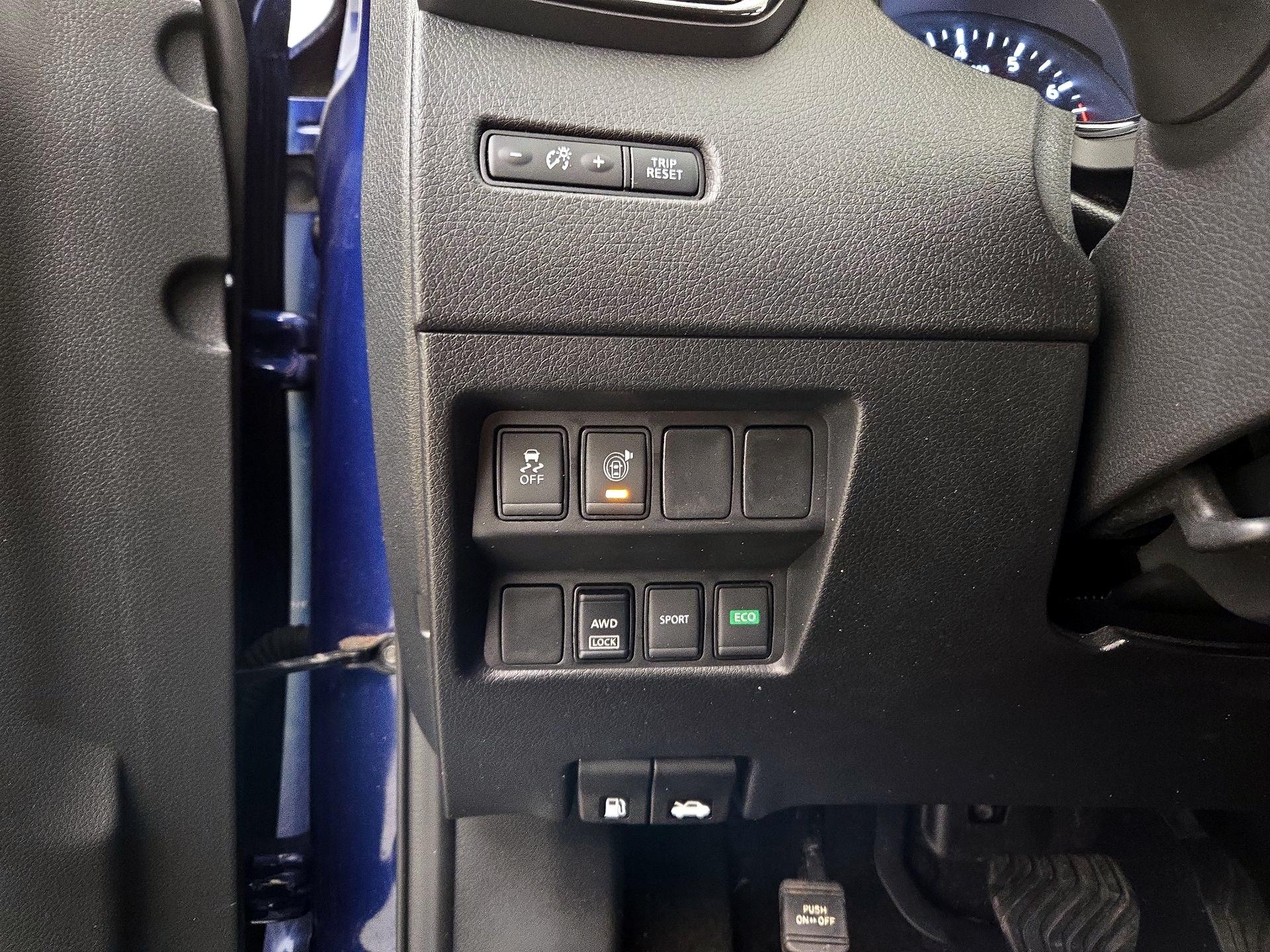 Thumbnail: 2017 Nissan Rogue - 13