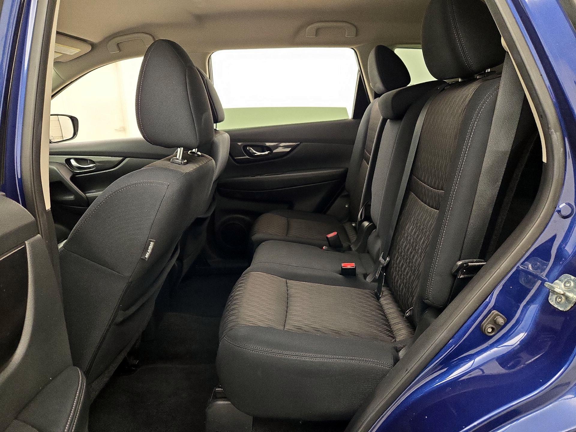 Thumbnail: 2017 Nissan Rogue - 18