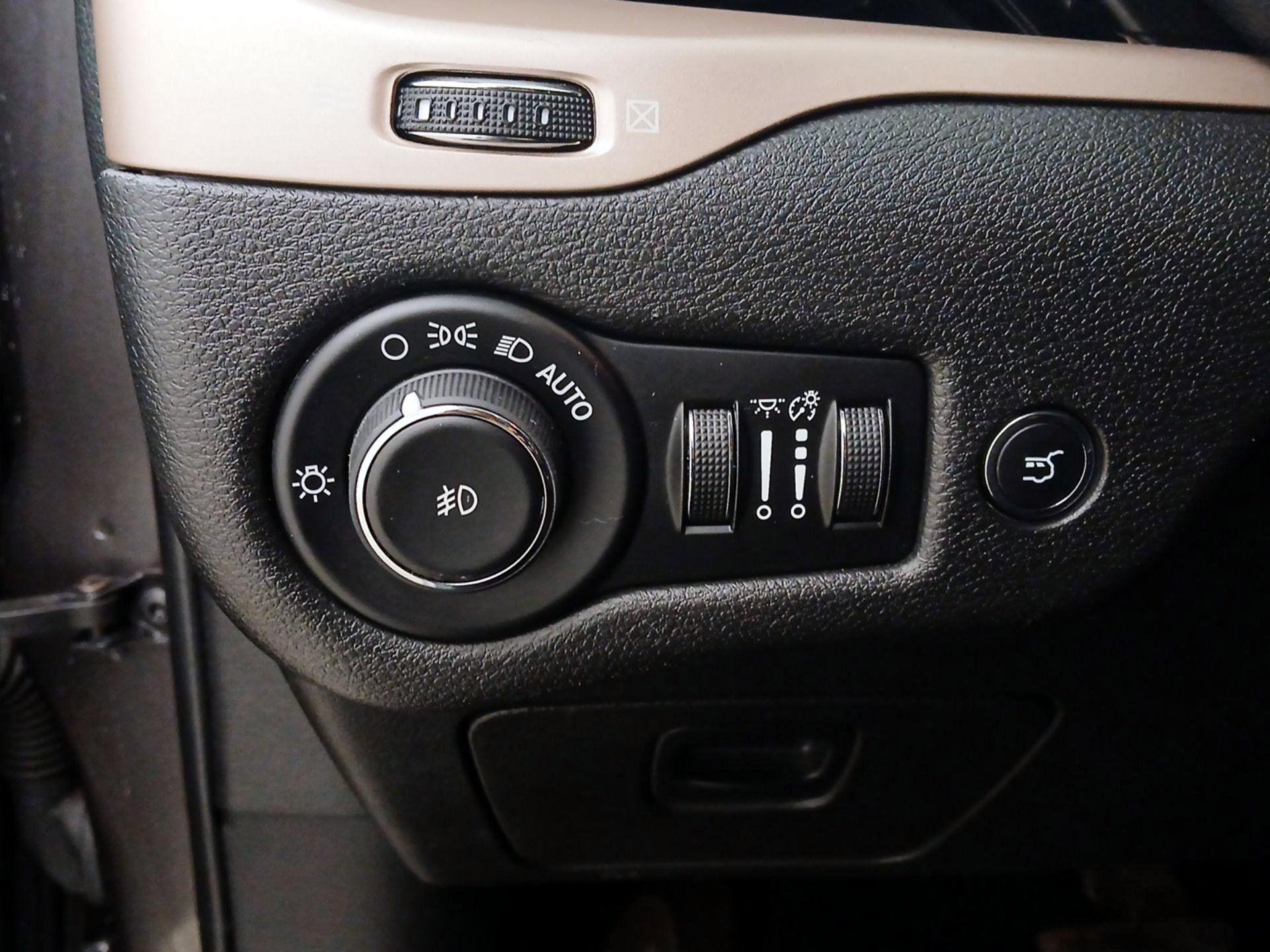 Thumbnail: 2014 Jeep Cherokee - 13