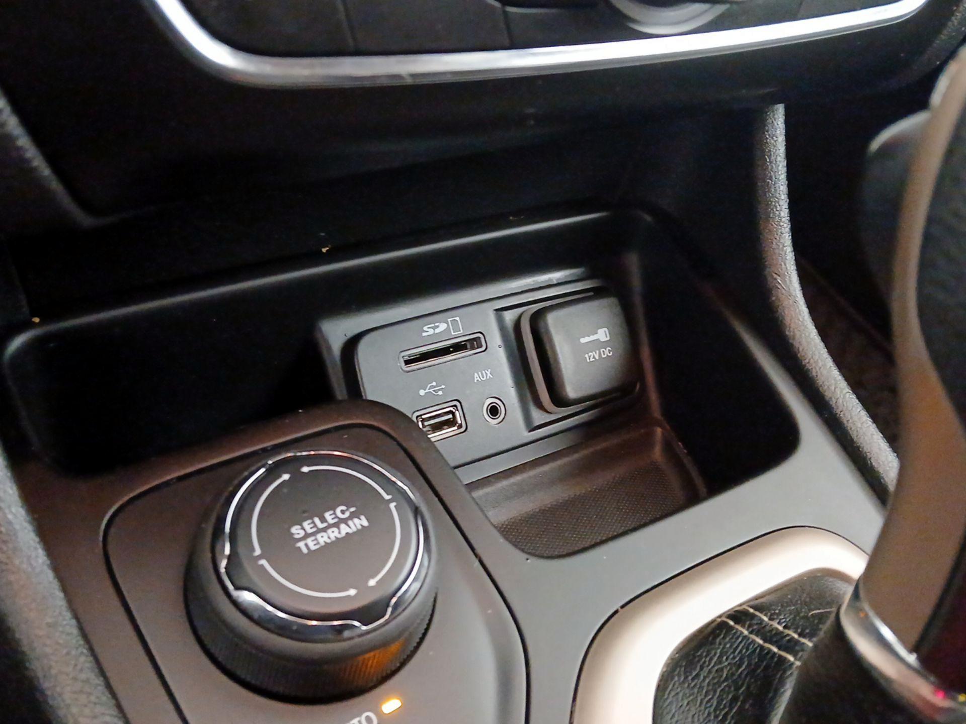 Thumbnail: 2014 Jeep Cherokee - 18